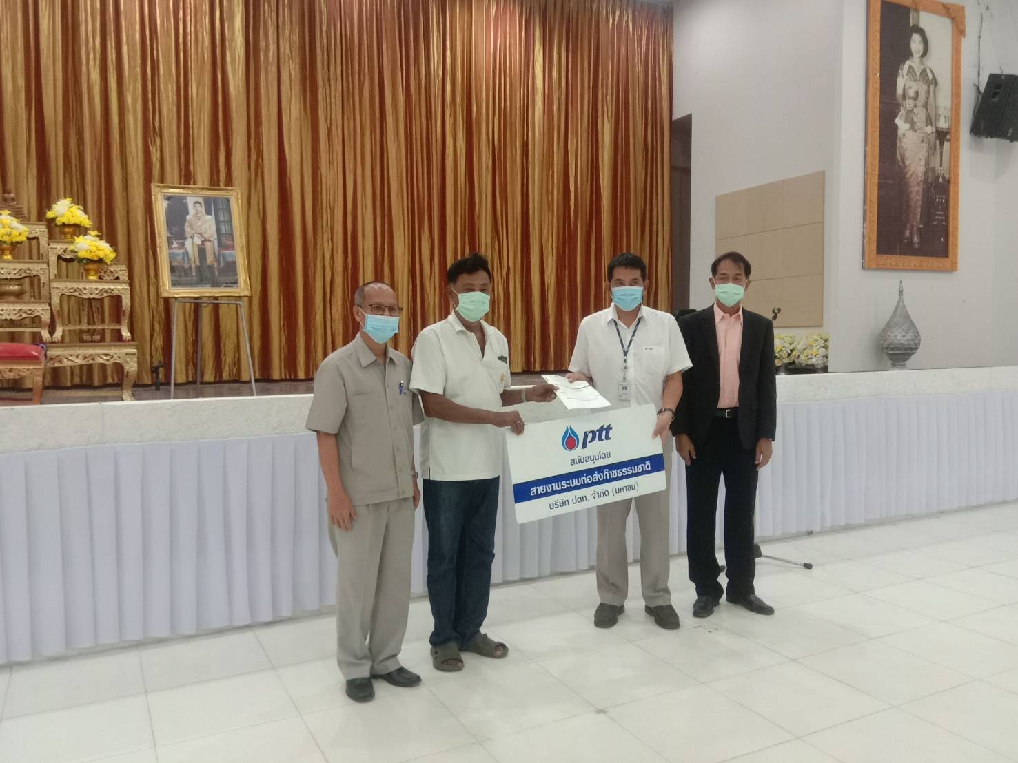?? “พช.ระยอง” ร่วมกับ ปตท. มอบกองทุนสวัสดิการชุมชนคืนประโยชน์ต่อสังคม ในที่ประชุมหัวหน้าส่วนราชการ กำนัน ผู้ใหญ่บ้าน ฯลฯ ของอำเภอ ?