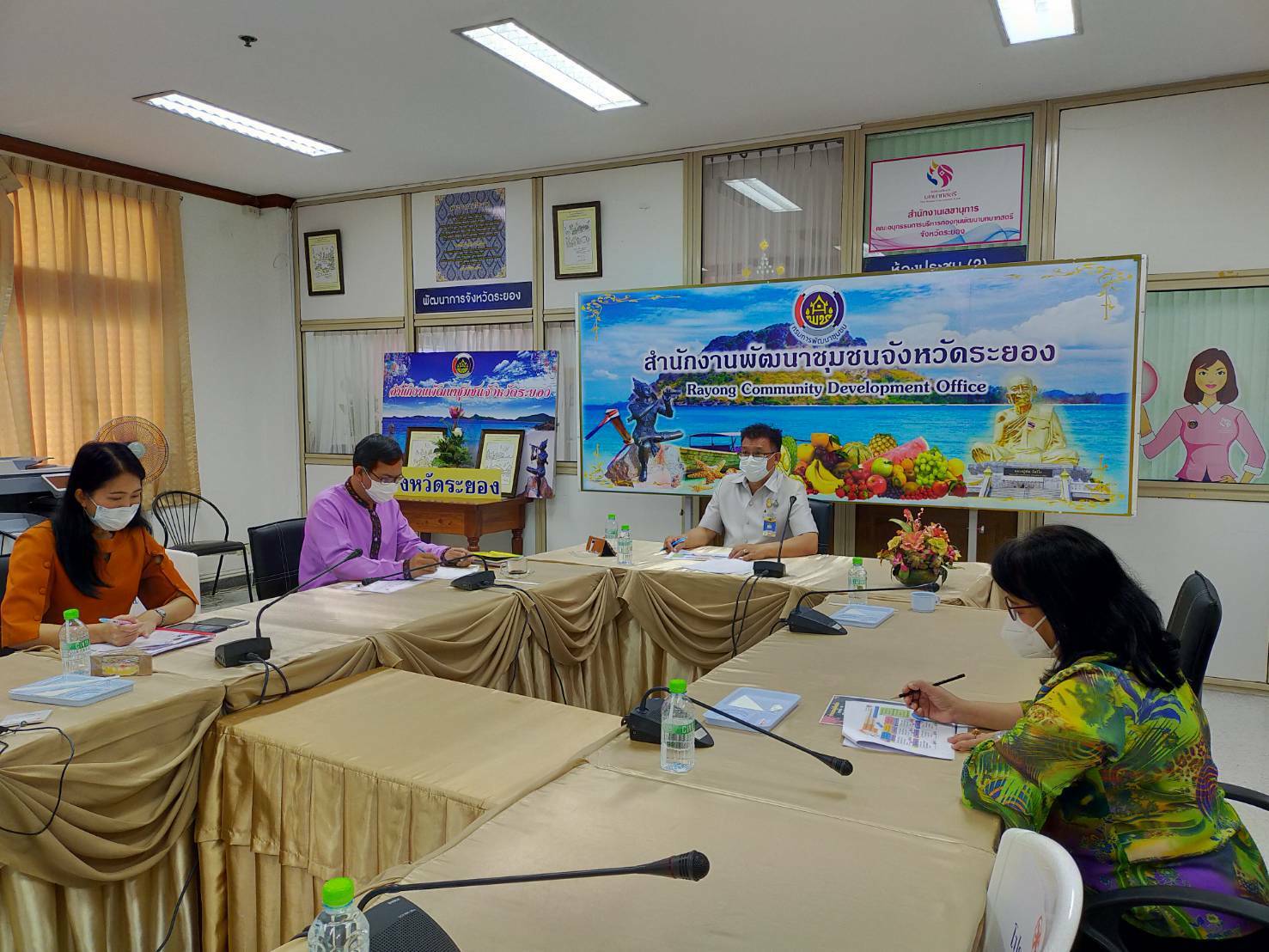 “พช.ระยอง” รับฟังการประชุมสร้างความเข้าใจการดำเนินการโครงการพัฒนาหมู่บ้านเศรษฐกิจพอเพียง กิจกรรมการพัฒนาและต่อยอดผลิตภัณฑ์กลุ่มอาชีพ ในหมู่บ้านที่ได้รับผลกระทบจากช้างป่า ผ่านระบบวิดีทัศน์ทางไกล (Video Conference) ?