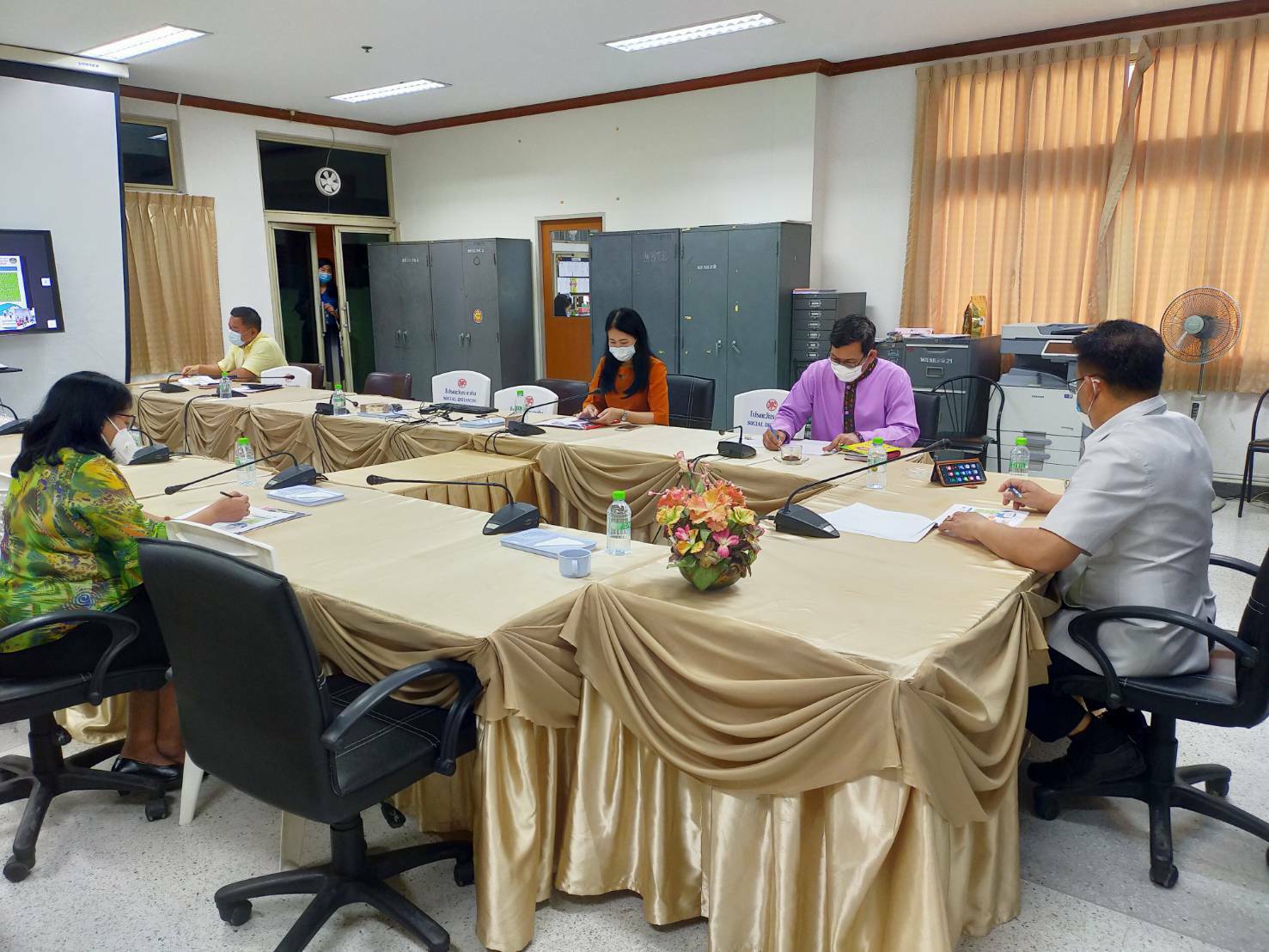 “พช.ระยอง” รับฟังการประชุมสร้างความเข้าใจการดำเนินการโครงการพัฒนาหมู่บ้านเศรษฐกิจพอเพียง กิจกรรมการพัฒนาและต่อยอดผลิตภัณฑ์กลุ่มอาชีพ ในหมู่บ้านที่ได้รับผลกระทบจากช้างป่า ผ่านระบบวิดีทัศน์ทางไกล (Video Conference) ?