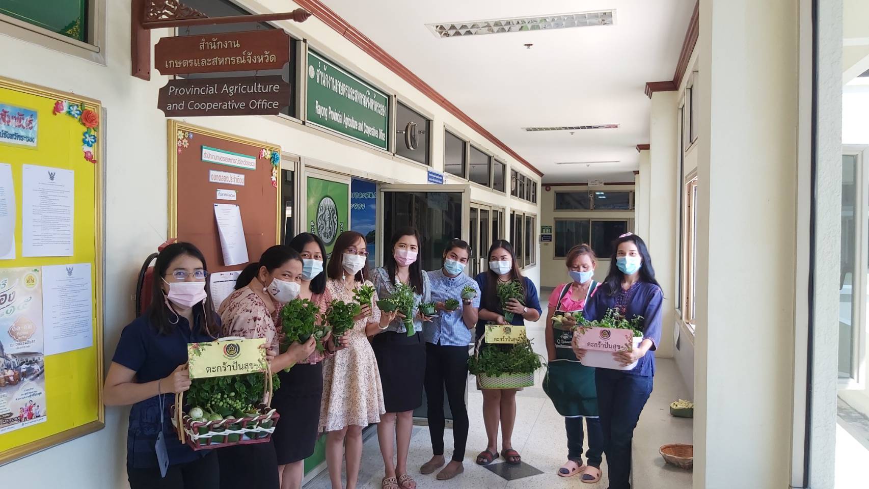 “พช.ระยอง” ปันผัก ปันรัก ปันสุข แทนความห่วงใย ใส่ใจชาวระยอง ในสถานการณ์ COVID-19??