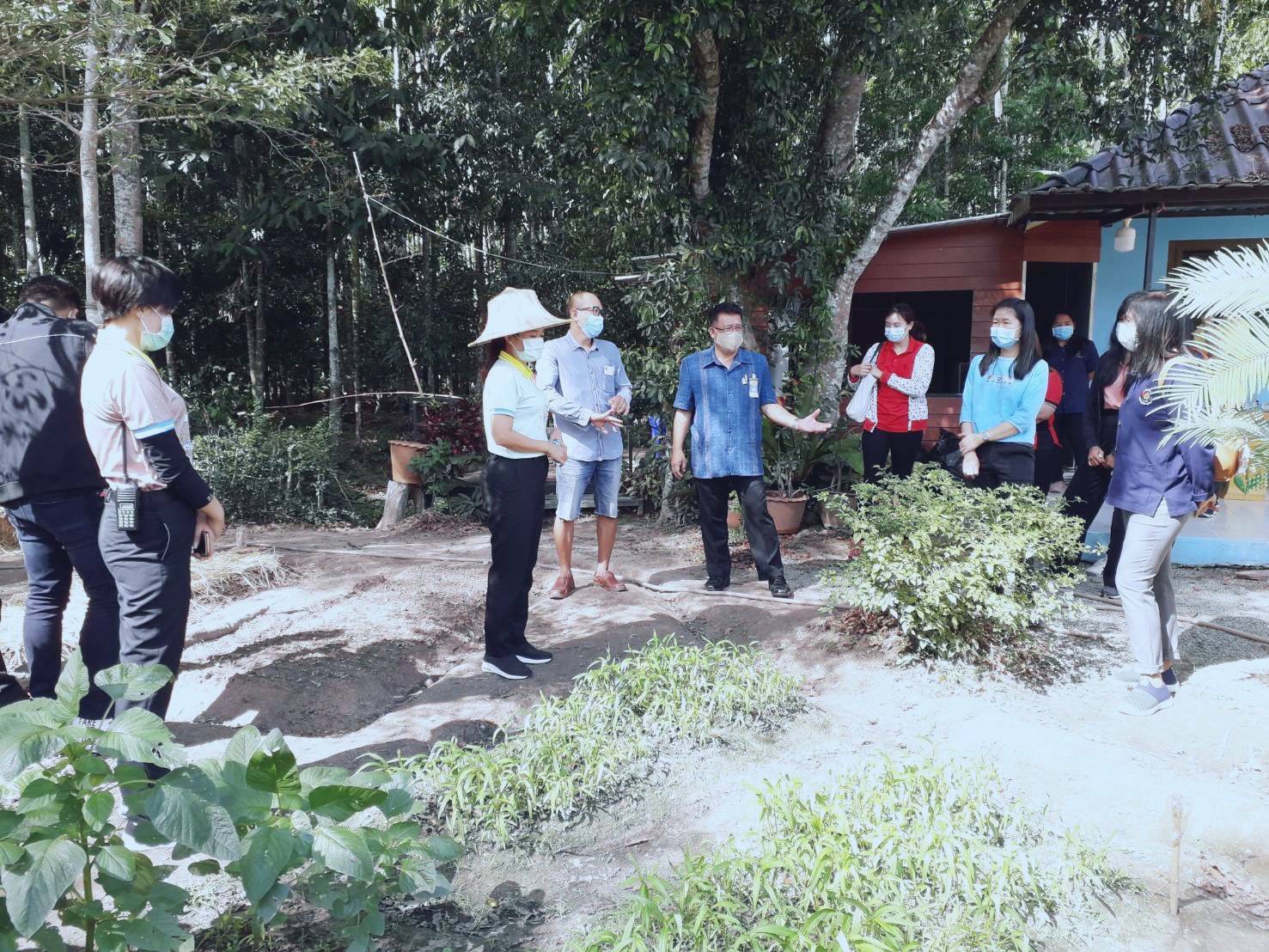 “พช.ระยอง” ร่วมกับเรือนจำกลางระยอง ติดตาม สนับสนุน เสริมกำลังใจแก่ผู้พ้นโทษ ซึ่งผ่านการฝึกอบรมโครงการพระราชทานในพระบาทสมเด็จพระวชิรเกล้าเจ้าอยู่หัว  “โคกหนองนาแห่งน้ำใจและความหวัง กรมราชทัณฑ์” ในพื้นที่อำเภอแกลงและเขาชะเมา?