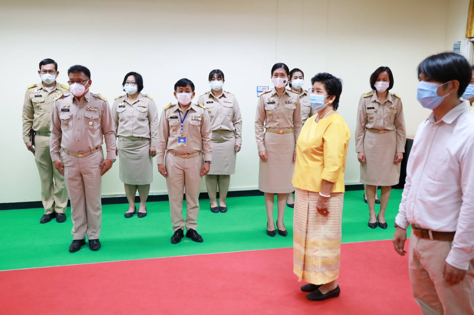 “พช.ระยอง”จัดพิธีลงนามถวายพระพรชัยมงคล และพิธีรับมอบแบบลายผ้า “ผ้ามัดหมี่ลายขอเจ้าฟ้าสิริวัณณวรีฯ” เนื่องในโอกาสวันคล้ายวันประสูติ สมเด็จพระเจ้าลูกเธอ เจ้าฟ้าสิริวัณณวรี นารีรัตนราชกัญญา”