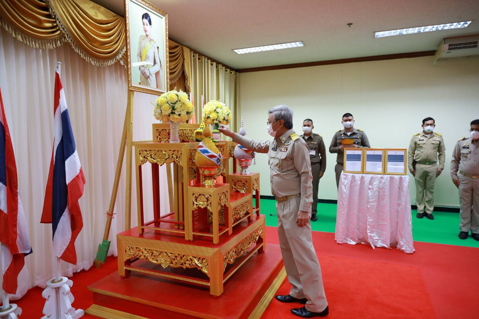 “พช.ระยอง”จัดพิธีลงนามถวายพระพรชัยมงคล และพิธีรับมอบแบบลายผ้า “ผ้ามัดหมี่ลายขอเจ้าฟ้าสิริวัณณวรีฯ” เนื่องในโอกาสวันคล้ายวันประสูติ สมเด็จพระเจ้าลูกเธอ เจ้าฟ้าสิริวัณณวรี นารีรัตนราชกัญญา”