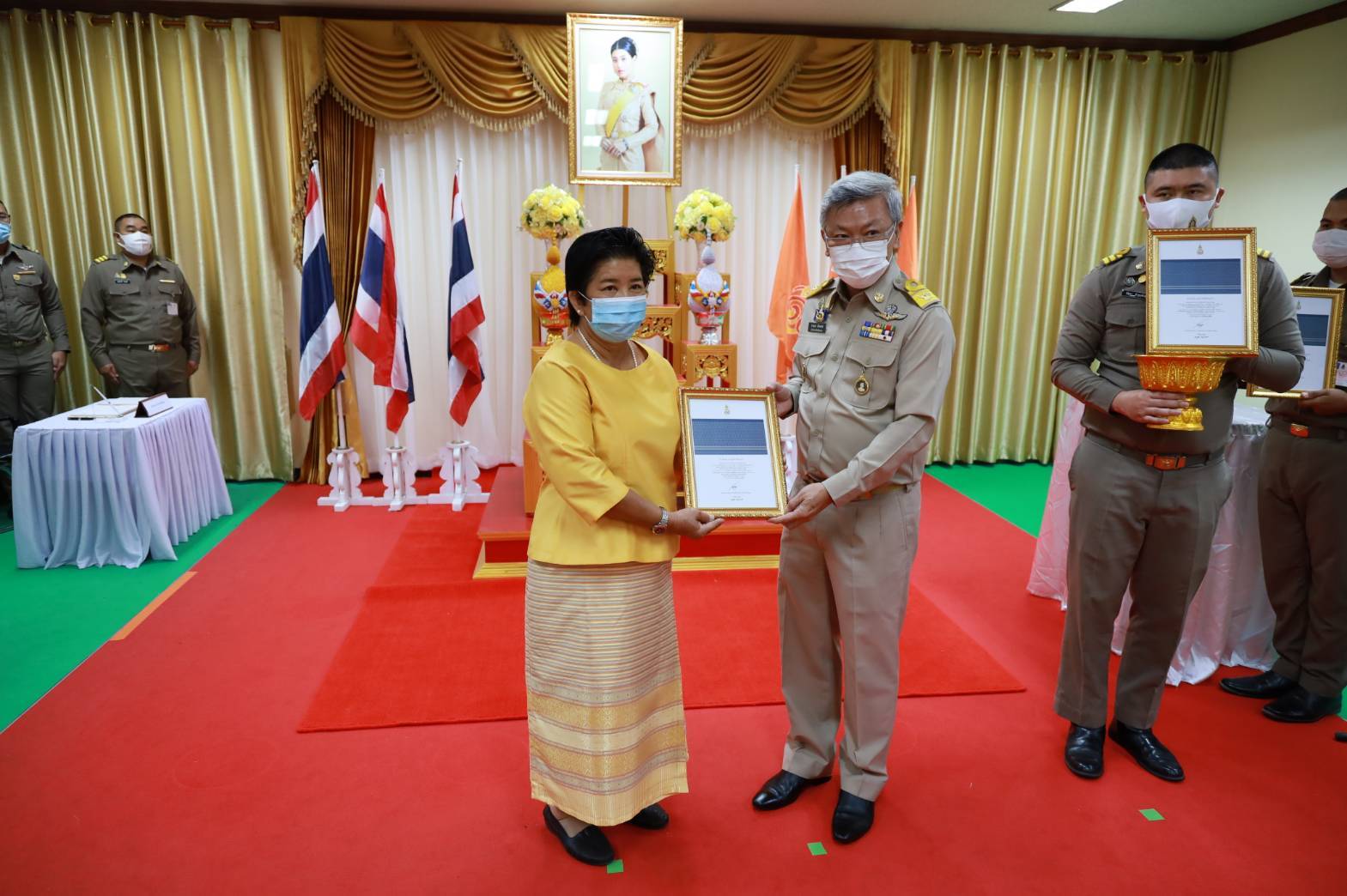 “พช.ระยอง”จัดพิธีลงนามถวายพระพรชัยมงคล และพิธีรับมอบแบบลายผ้า “ผ้ามัดหมี่ลายขอเจ้าฟ้าสิริวัณณวรีฯ” เนื่องในโอกาสวันคล้ายวันประสูติ สมเด็จพระเจ้าลูกเธอ เจ้าฟ้าสิริวัณณวรี นารีรัตนราชกัญญา”