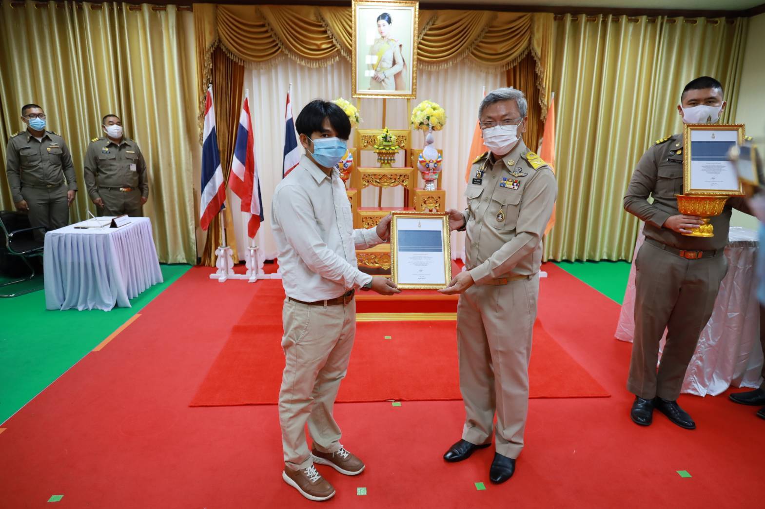 “พช.ระยอง”จัดพิธีลงนามถวายพระพรชัยมงคล และพิธีรับมอบแบบลายผ้า “ผ้ามัดหมี่ลายขอเจ้าฟ้าสิริวัณณวรีฯ” เนื่องในโอกาสวันคล้ายวันประสูติ สมเด็จพระเจ้าลูกเธอ เจ้าฟ้าสิริวัณณวรี นารีรัตนราชกัญญา”