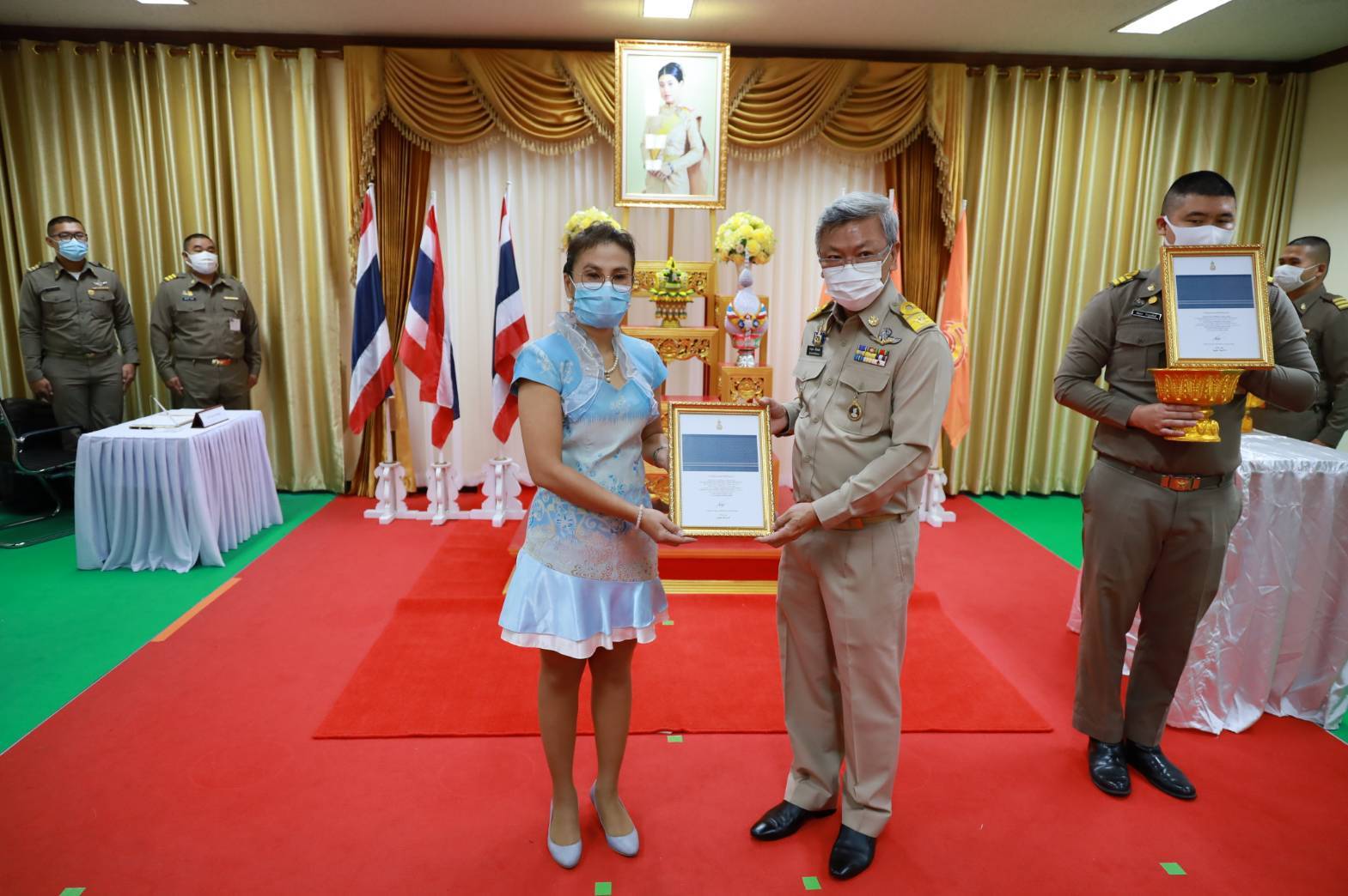 “พช.ระยอง”จัดพิธีลงนามถวายพระพรชัยมงคล และพิธีรับมอบแบบลายผ้า “ผ้ามัดหมี่ลายขอเจ้าฟ้าสิริวัณณวรีฯ” เนื่องในโอกาสวันคล้ายวันประสูติ สมเด็จพระเจ้าลูกเธอ เจ้าฟ้าสิริวัณณวรี นารีรัตนราชกัญญา”