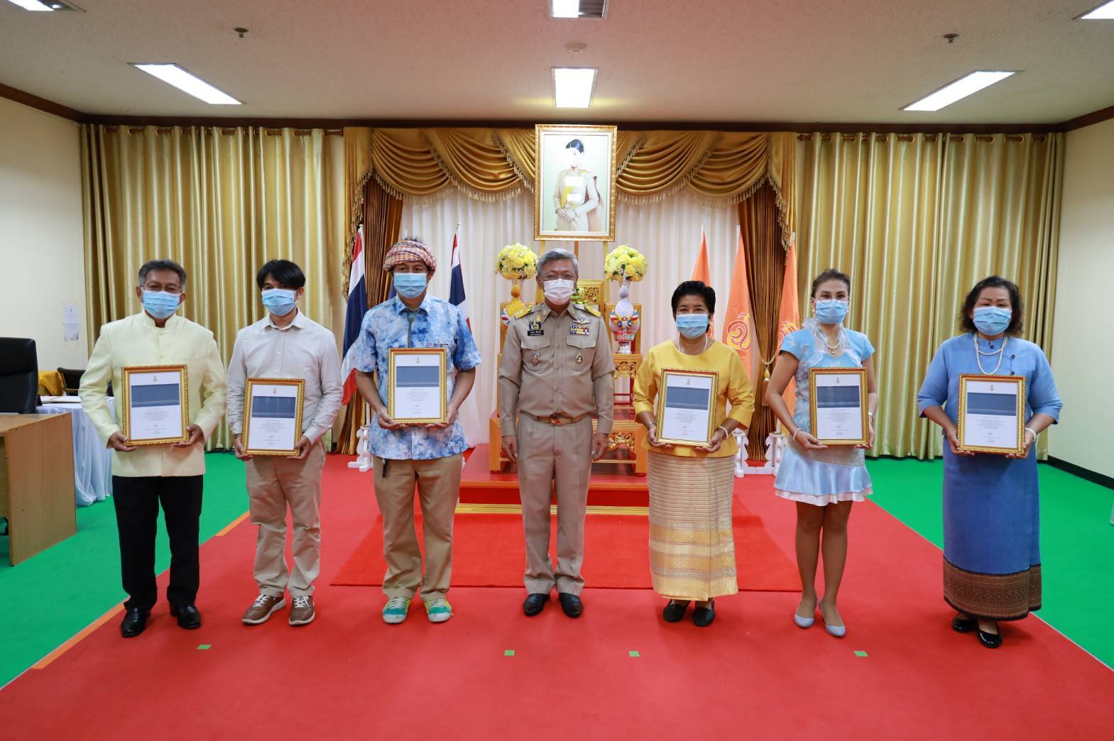 “พช.ระยอง”จัดพิธีลงนามถวายพระพรชัยมงคล และพิธีรับมอบแบบลายผ้า “ผ้ามัดหมี่ลายขอเจ้าฟ้าสิริวัณณวรีฯ” เนื่องในโอกาสวันคล้ายวันประสูติ สมเด็จพระเจ้าลูกเธอ เจ้าฟ้าสิริวัณณวรี นารีรัตนราชกัญญา”