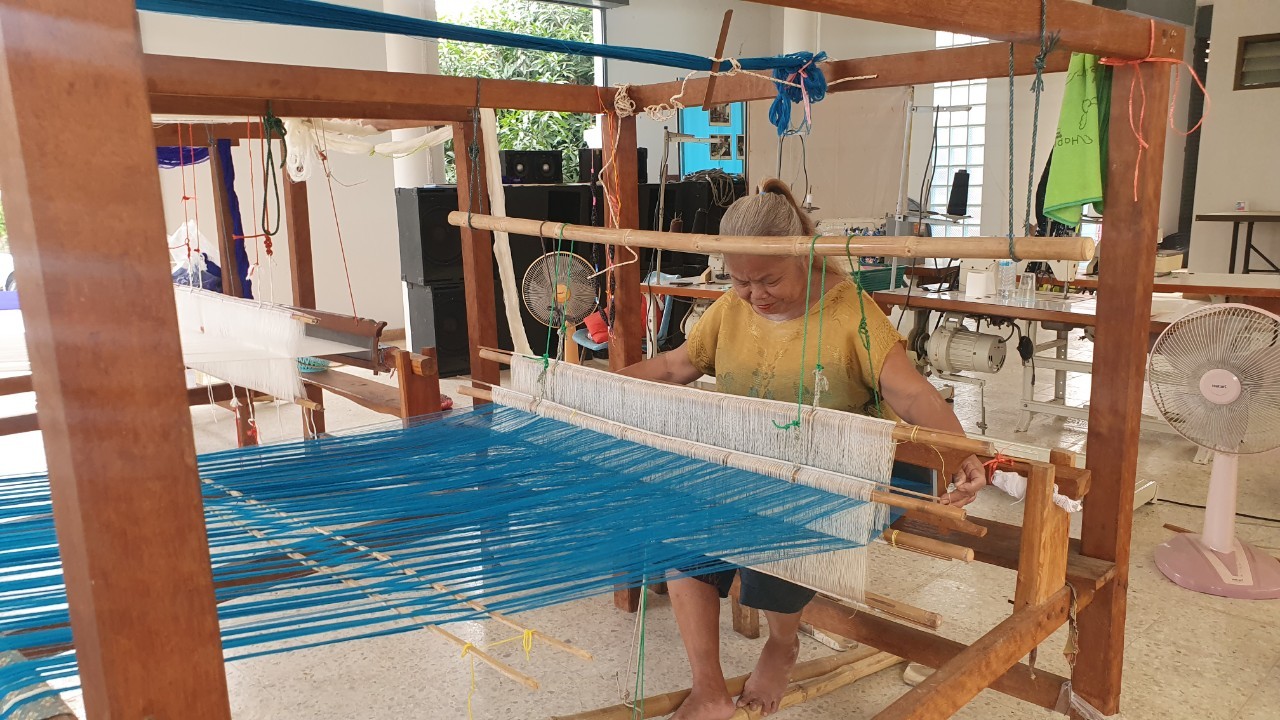 “พช.ระยอง” สานพระปณิธาน “เจ้าฟ้าสิริวัณณวรีฯ” ผ้าไทย ใส่ให้สนุก