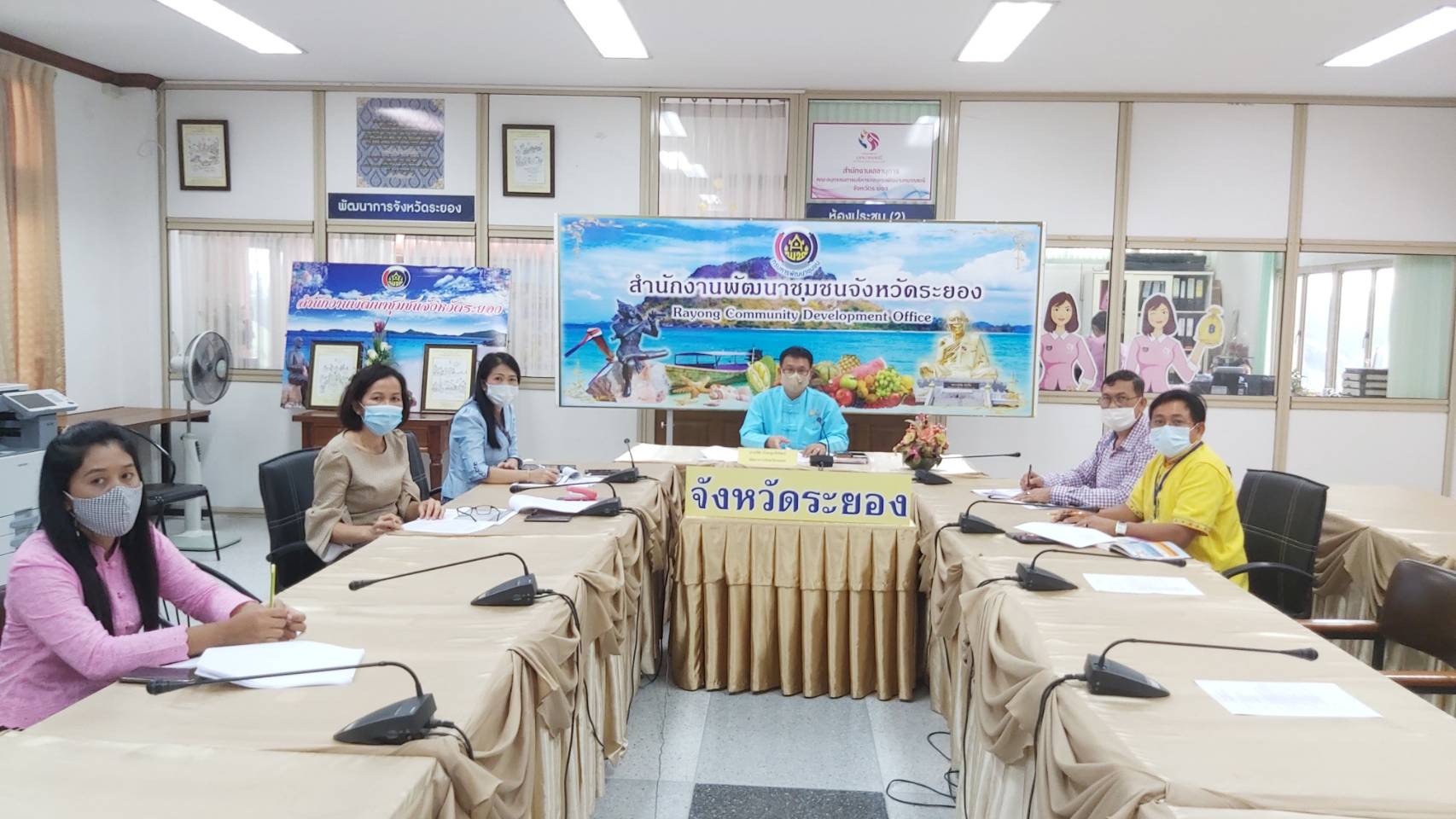 “พช.ระยอง” ร่วมรับฟังการประชุมซักซ้อมการดำเนินงานโครงการขับเคลื่อนการพัฒนาข้อมูลภาครัฐสู่การเป็นรัฐบาลดิจิทัล ผ่านระบบวีดิทัศน์ทางไกล (Video Conference)