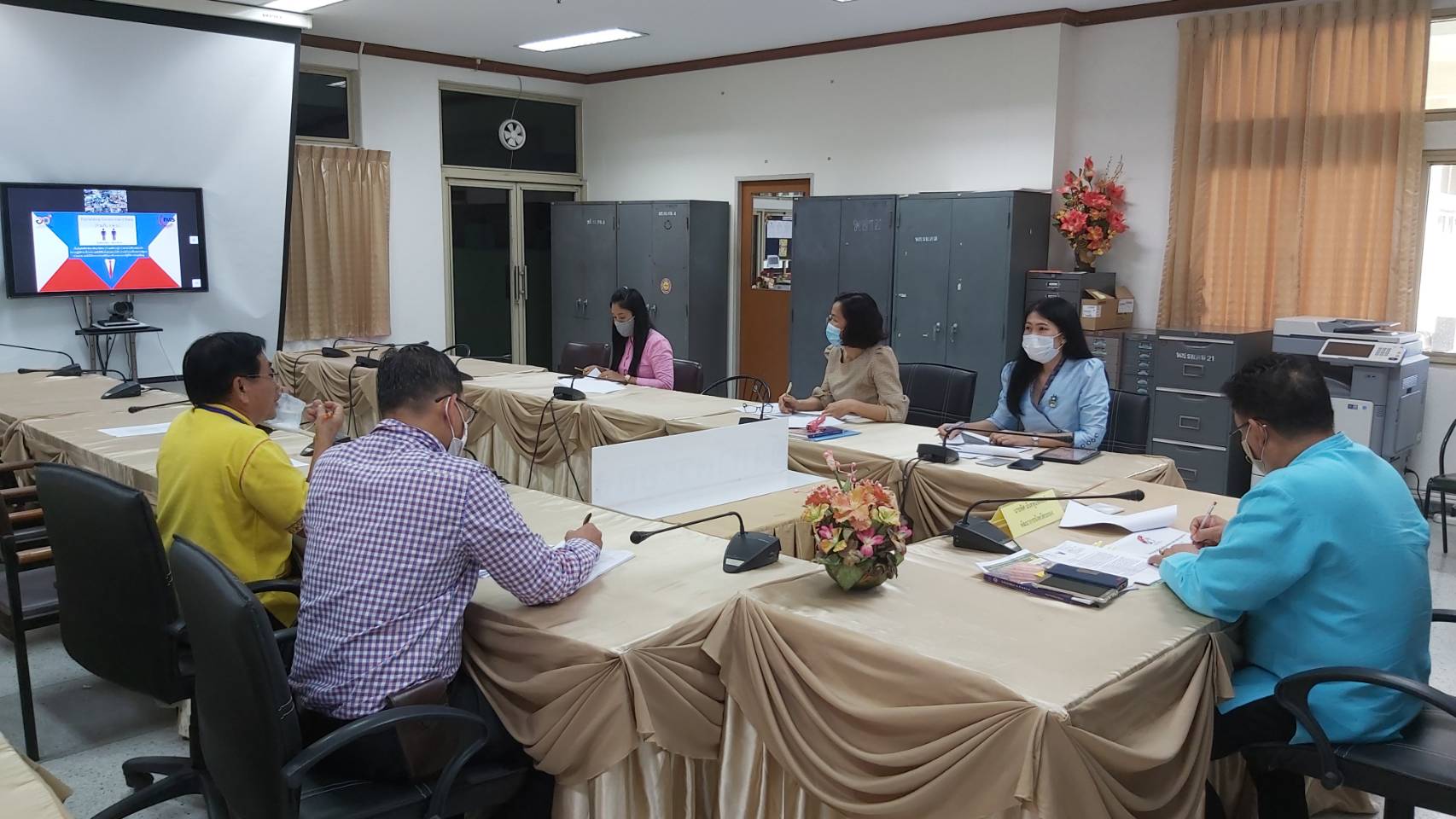 “พช.ระยอง” ร่วมรับฟังการประชุมซักซ้อมการดำเนินงานโครงการขับเคลื่อนการพัฒนาข้อมูลภาครัฐสู่การเป็นรัฐบาลดิจิทัล ผ่านระบบวีดิทัศน์ทางไกล (Video Conference)