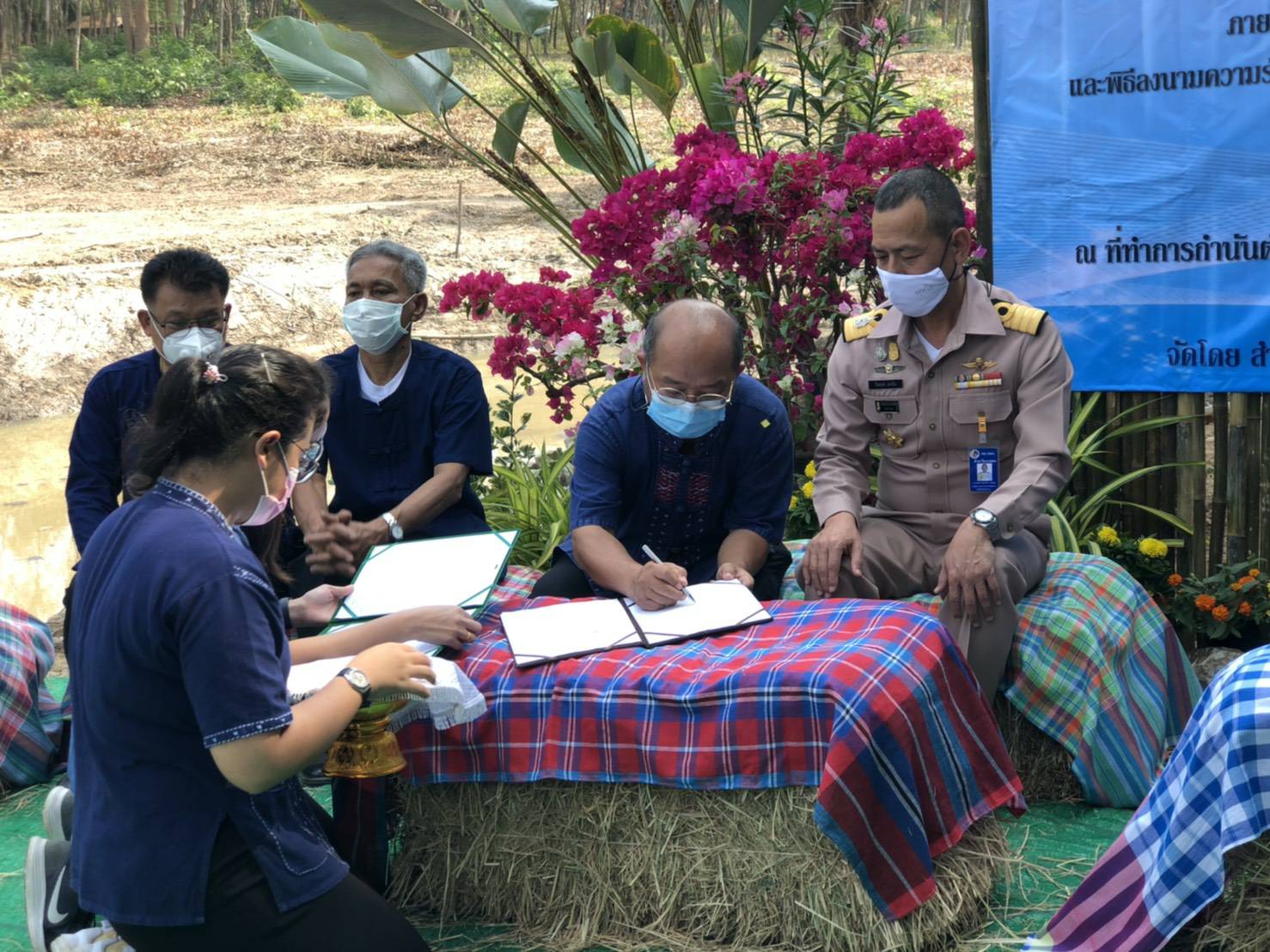 “พช.ระยอง” ลงนามความร่วมมือพื้นที่การพัฒนาคุณภาพชีวิต : พพช. สานต่อศาสตร์พระราชา พัฒนาชุมชนสู่ความยั่งยืน