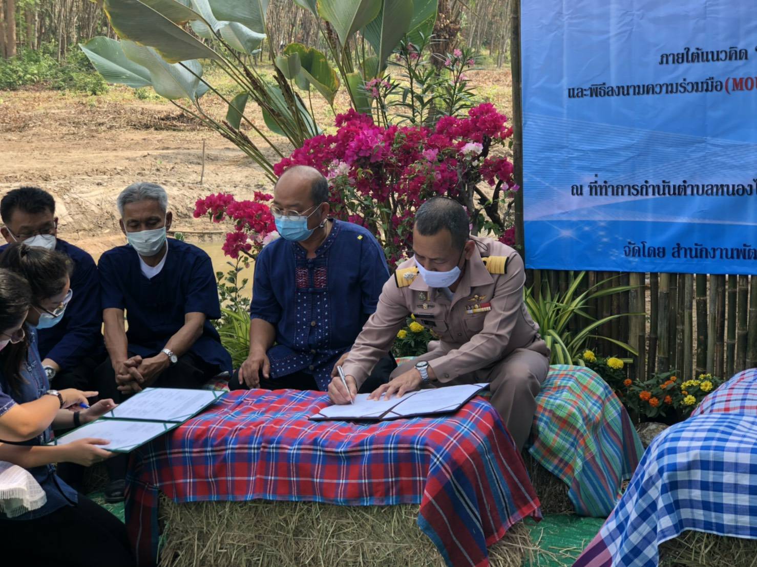 “พช.ระยอง” ลงนามความร่วมมือพื้นที่การพัฒนาคุณภาพชีวิต : พพช. สานต่อศาสตร์พระราชา พัฒนาชุมชนสู่ความยั่งยืน