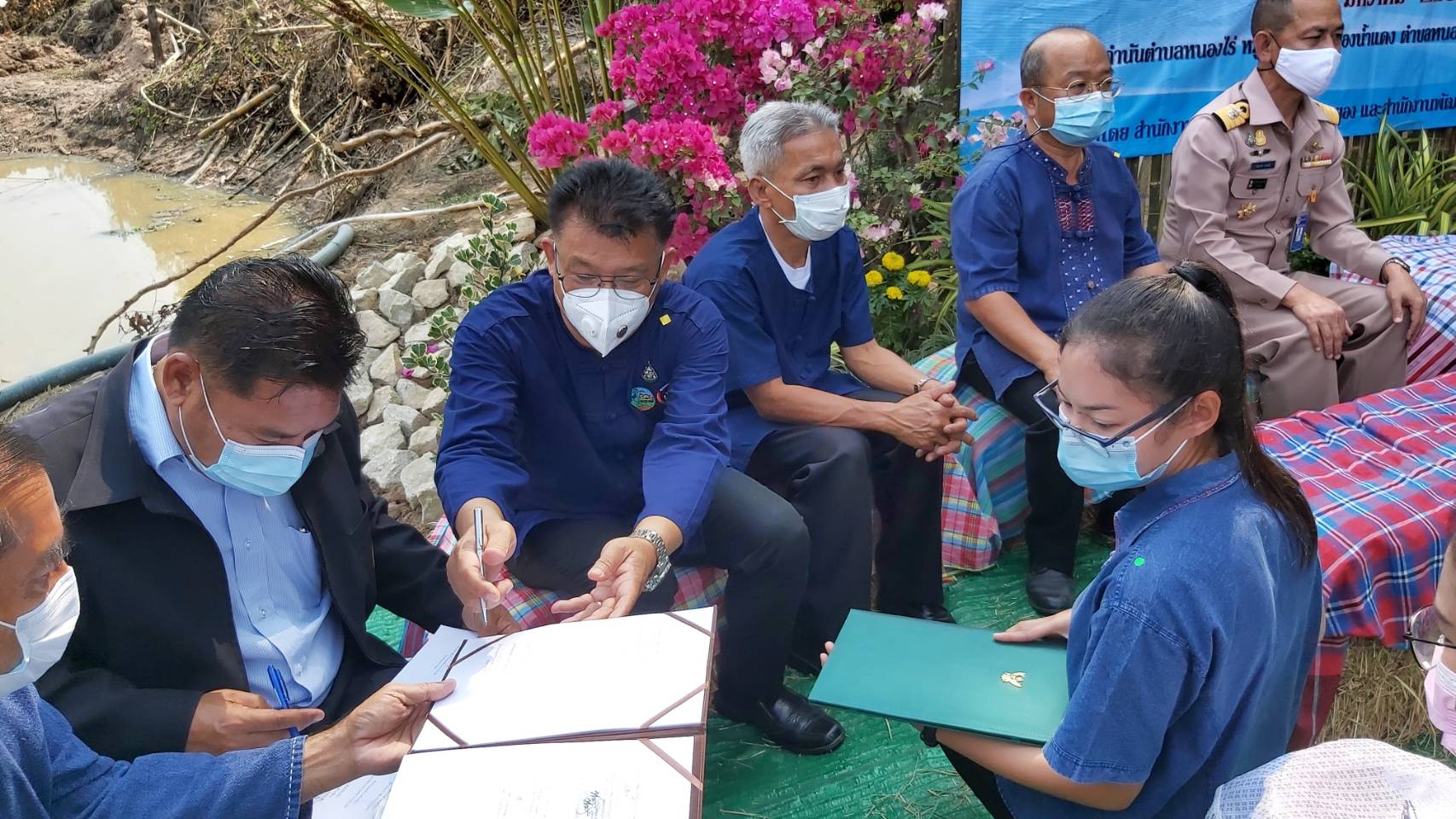“พช.ระยอง” ลงนามความร่วมมือพื้นที่การพัฒนาคุณภาพชีวิต : พพช. สานต่อศาสตร์พระราชา พัฒนาชุมชนสู่ความยั่งยืน