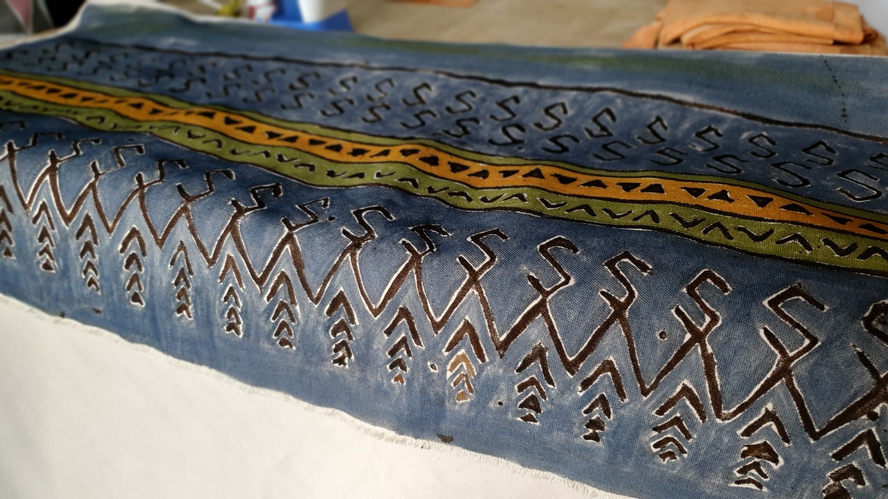 “พช.ระยอง” ลงพื้นที่ติดตามความก้าวหน้าการผลิตลายผ้า “ผ้ามัดหมี่ลายขอเจ้าฟ้าสิริวัณณวรีฯ” ของผู้ผลิต ผู้ประกอบการ Otop อ.บ้านฉาง