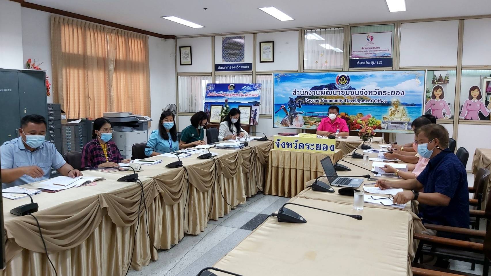 “พช.ระยอง” ร่วมรับฟังการฝึกอบรมเทคนิคการเขียนข่าว เพื่อเสริมสร้างภาพลักษณ์กรมการพัฒนาชุมชนผ่านระบบวีดีทัศน์ทางไกล (Video Conference)
