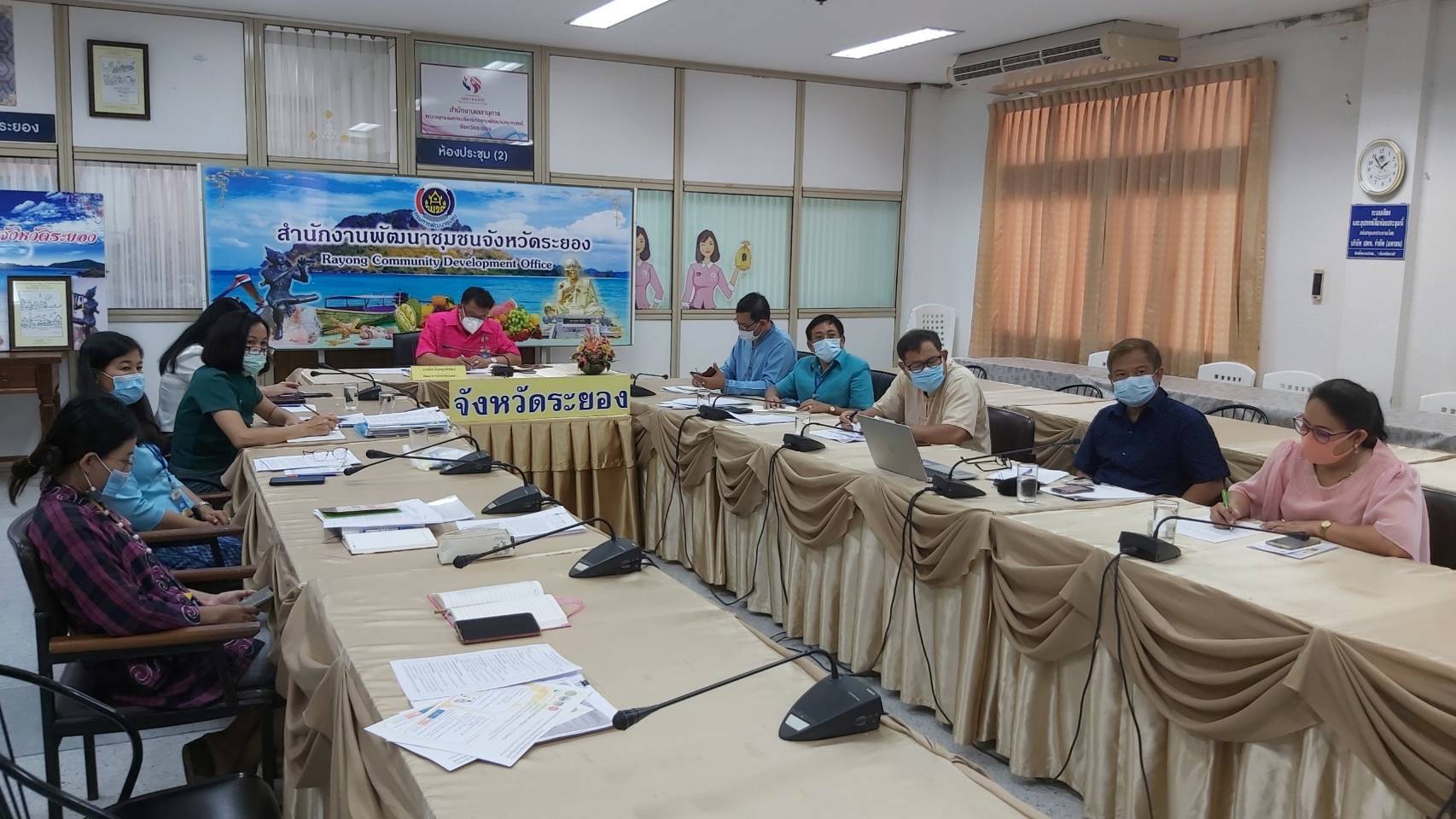 “พช.ระยอง” ร่วมรับฟังการฝึกอบรมเทคนิคการเขียนข่าว เพื่อเสริมสร้างภาพลักษณ์กรมการพัฒนาชุมชนผ่านระบบวีดีทัศน์ทางไกล (Video Conference)