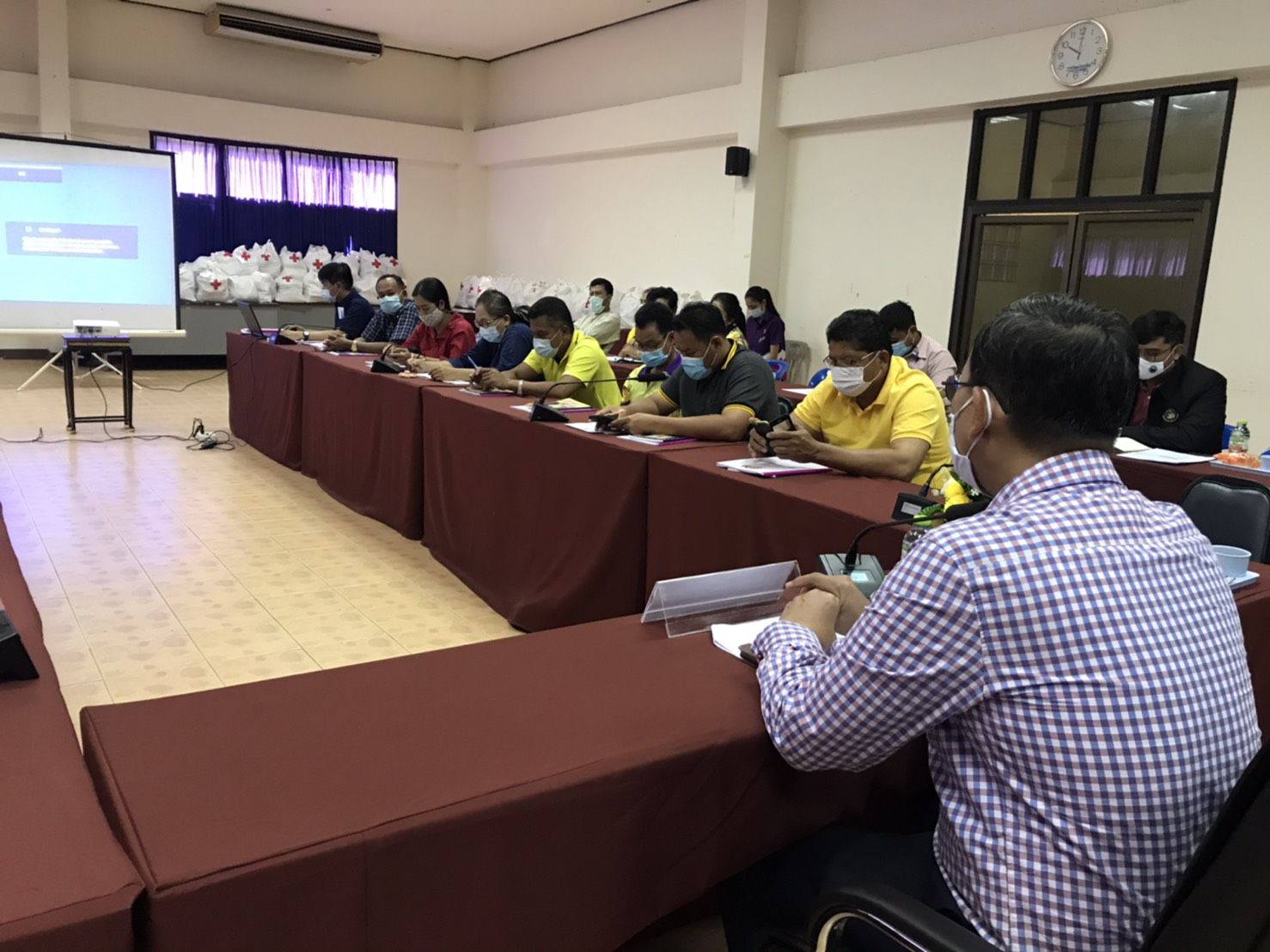 “พช.ระยอง”  สนับสนุนวิทยากรฝึกอบรมโครงการพัฒนาต่อยอดผลิตภัณฑ์กลุ่มอาชีพในหมู่บ้านที่ได้รับผลกระทบจากช้างป่า