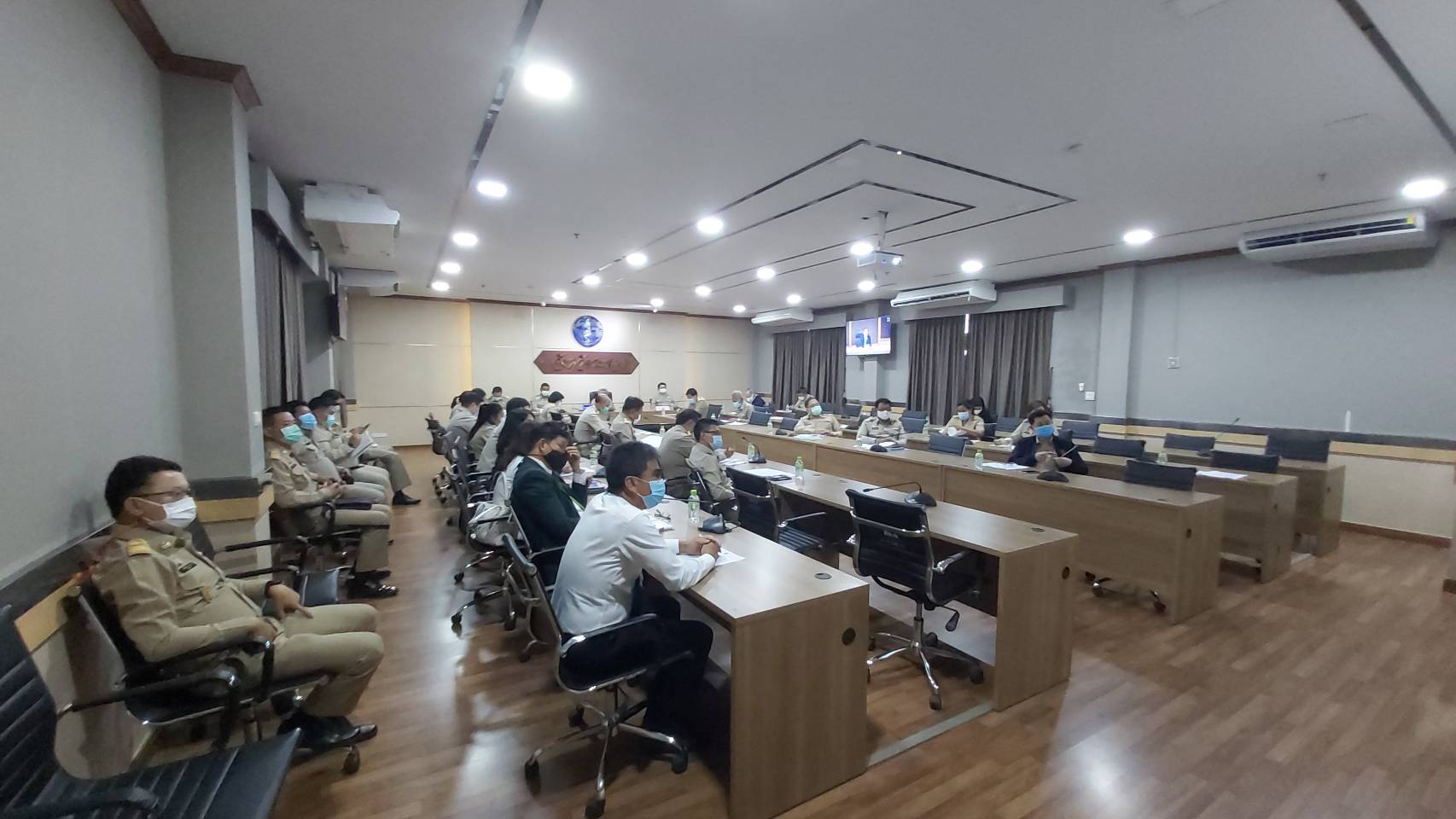 “พช.ระยอง” ร่วมรับฟังการชี้แจงรายละเอียดโครงการเราชนะ ผ่านระบบวีดิทัศน์ทางไกล (VCS)