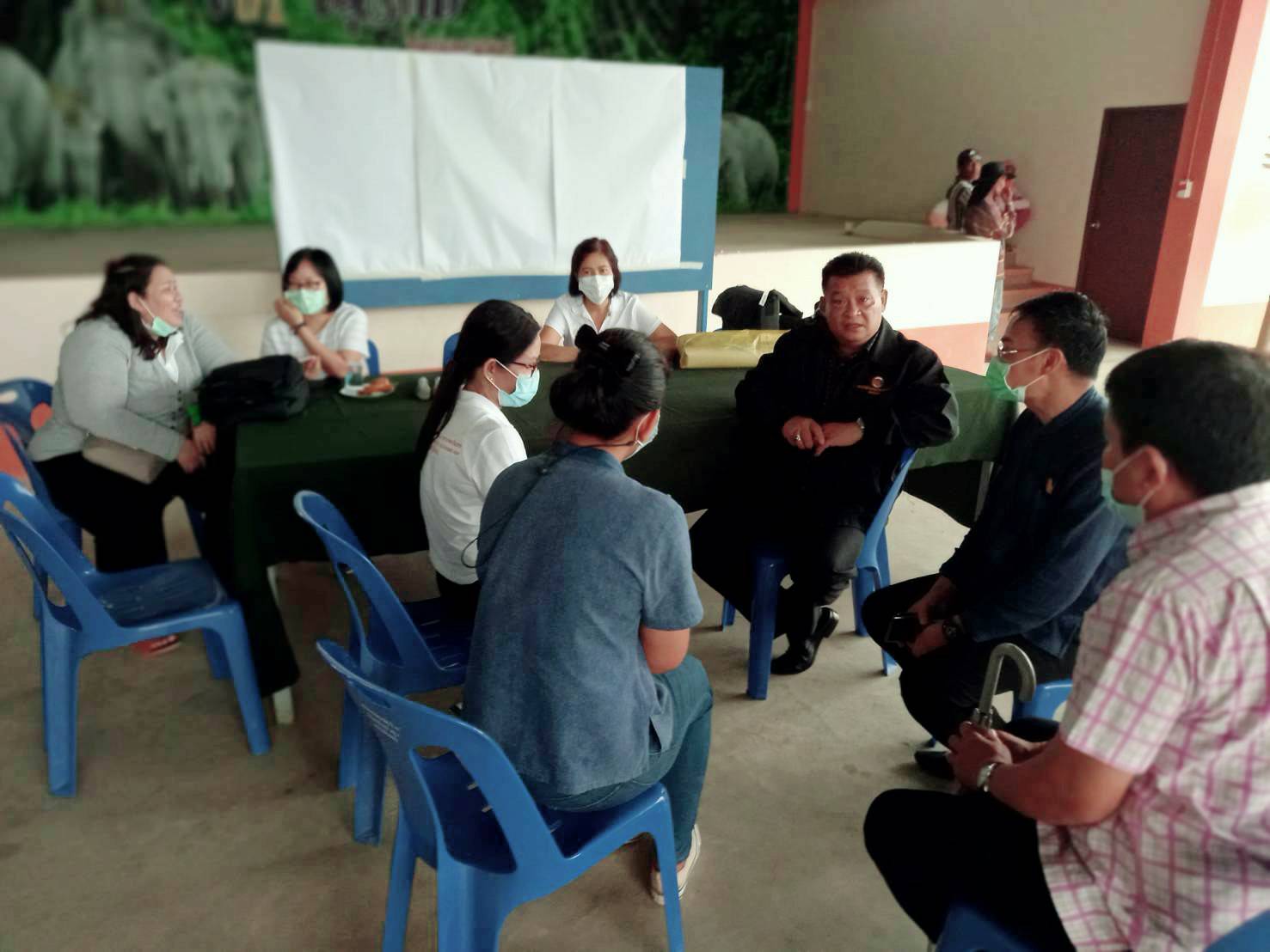 “พช.ระยอง” @ สำนักงานพัฒนาชุมชนอำเภอเขาชะเมา เยี่ยมให้กำลังใจการอบรมพัฒนาผลิตภัณฑ์ “หมู่บ้านคชานุรักษ์” ตามโครงการพัชรสุธาคชานุรักษ์  บ้านเขาจันทร์  หมู่ที่  7  ตำบลห้วยทับมอญ  อำเภอเขาชะเมา  จังหวัดระยอง