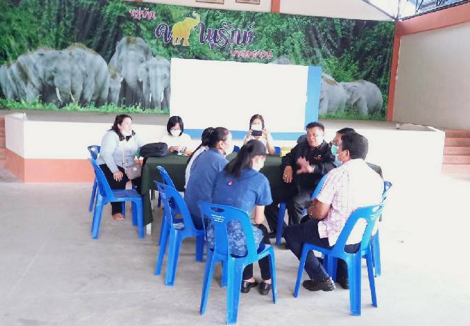 “พช.ระยอง” @ สำนักงานพัฒนาชุมชนอำเภอเขาชะเมา เยี่ยมให้กำลังใจการอบรมพัฒนาผลิตภัณฑ์ “หมู่บ้านคชานุรักษ์” ตามโครงการพัชรสุธาคชานุรักษ์  บ้านเขาจันทร์  หมู่ที่  7  ตำบลห้วยทับมอญ  อำเภอเขาชะเมา  จังหวัดระยอง