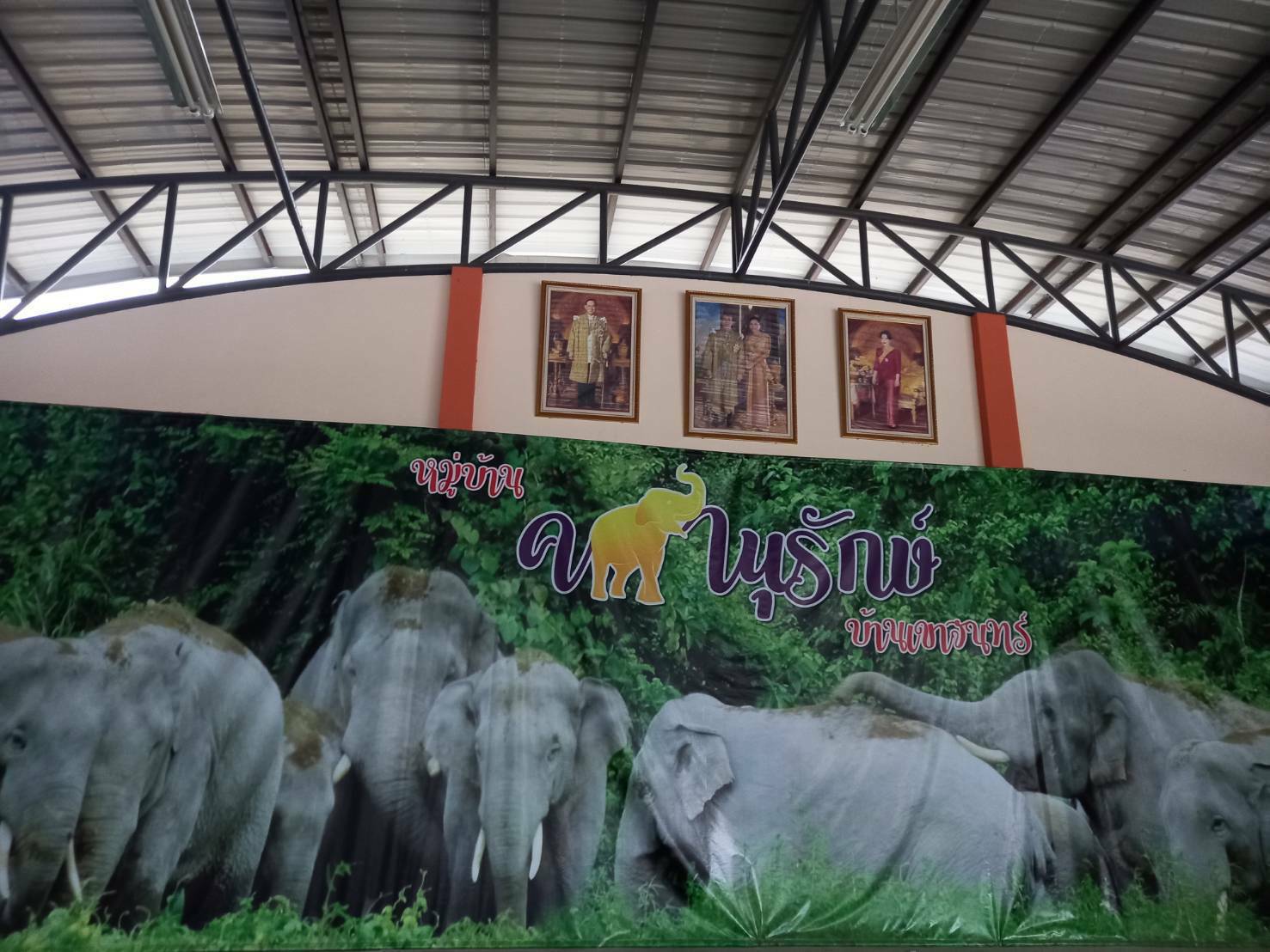 “พช.ระยอง” @ สำนักงานพัฒนาชุมชนอำเภอเขาชะเมา เยี่ยมให้กำลังใจการอบรมพัฒนาผลิตภัณฑ์ “หมู่บ้านคชานุรักษ์” ตามโครงการพัชรสุธาคชานุรักษ์  บ้านเขาจันทร์  หมู่ที่  7  ตำบลห้วยทับมอญ  อำเภอเขาชะเมา  จังหวัดระยอง