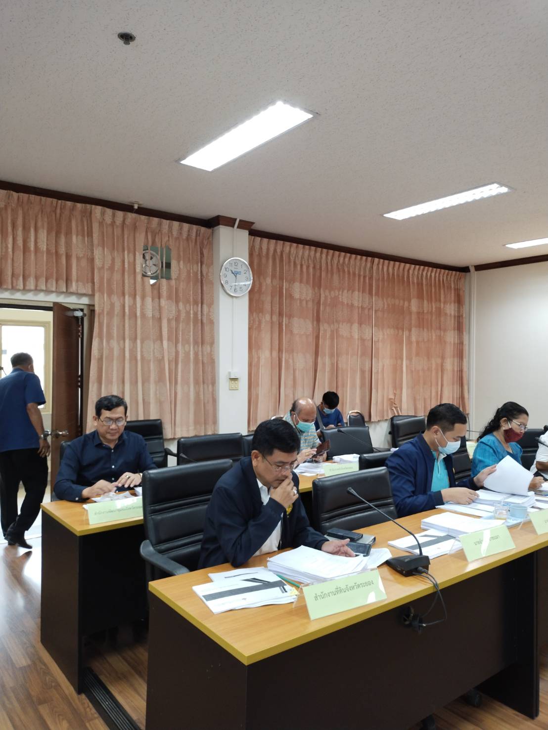 “พช.ระยอง” ร่วมประชุมคณะทำงานฯ บูรณาการขับเคลื่อนพิจารณากลั่นกรองโครงการที่ขอรับการสนับสนุนงบประมาณจากกองทุนเพื่อส่งเสริมการอนุรักษ์พลังงาน ปีงบประมาณ 2564