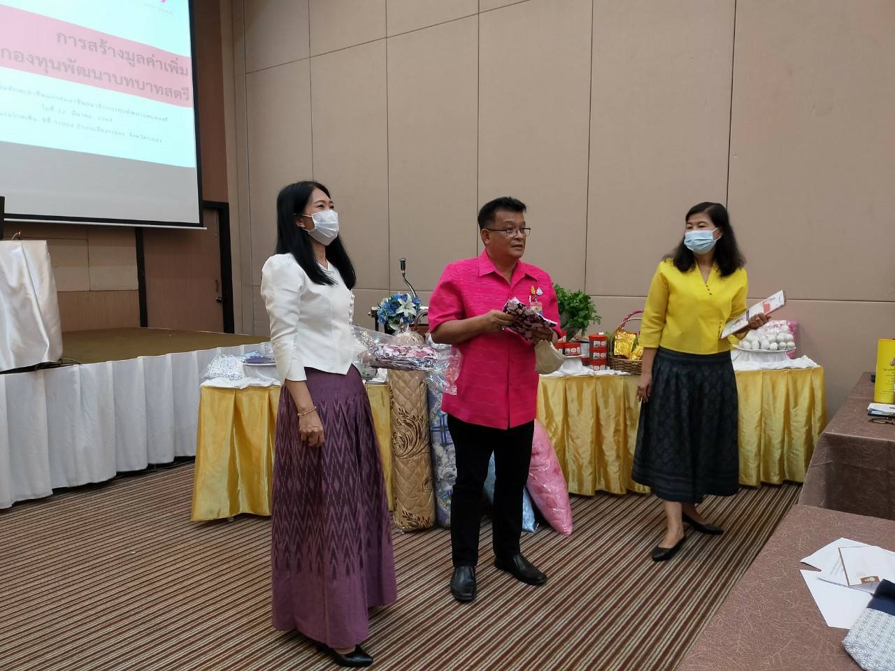 “พช.ระยอง” พัฒนาทักษะอาชีพแก่กลุ่มสมาชิกกองทุนพัฒนาบทบาทสตรี