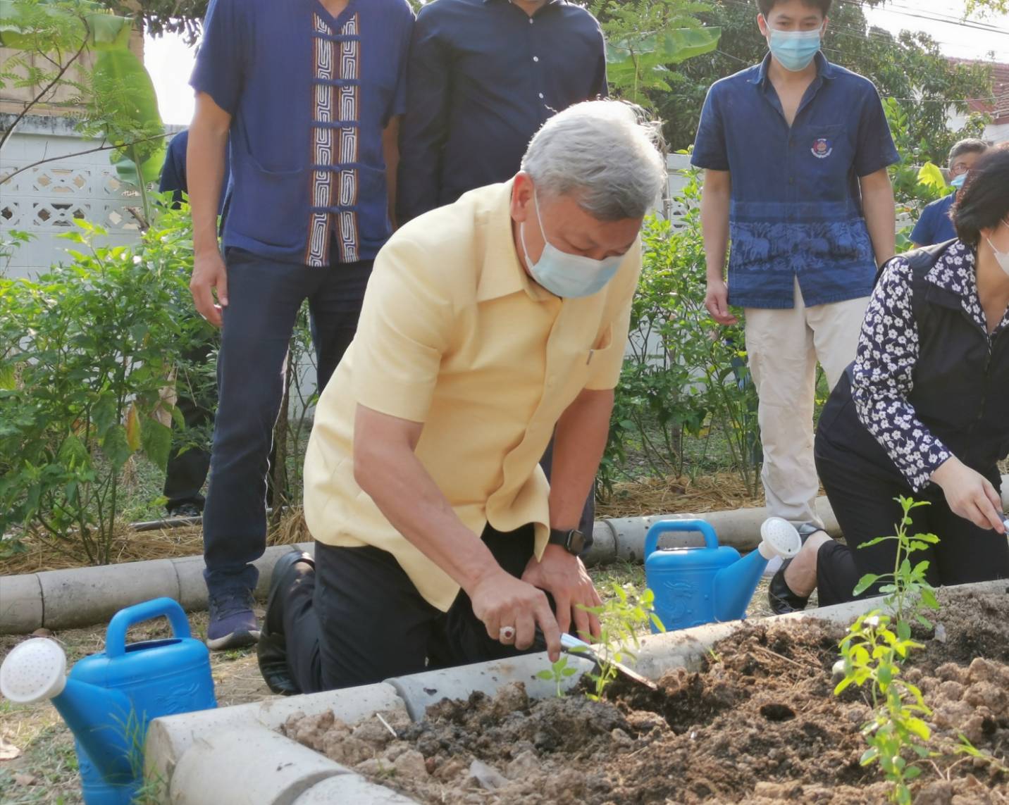 “พช.ระยอง” จับมือชมรมแม่บ้านมหาดไทยจังหวัดระยอง ขับเคลื่อนนโยบาย “ที่ว่างสร้างอาหาร” ตามแนวหลักปรัชญาของเศรษฐกิจพอเพียง สู่ปฏิบัติการ ๙๐ วัน ปลูกผักสวนครัว สร้างความมั่นคงทางอาหาร “บ้านนี้มีรัก ปลูกผักกินเอง” แม่บ้านมหาดไทยจังหวัดระยอง”