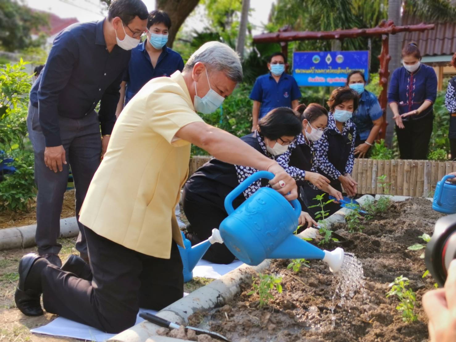 “พช.ระยอง” จับมือชมรมแม่บ้านมหาดไทยจังหวัดระยอง ขับเคลื่อนนโยบาย “ที่ว่างสร้างอาหาร” ตามแนวหลักปรัชญาของเศรษฐกิจพอเพียง สู่ปฏิบัติการ ๙๐ วัน ปลูกผักสวนครัว สร้างความมั่นคงทางอาหาร “บ้านนี้มีรัก ปลูกผักกินเอง” แม่บ้านมหาดไทยจังหวัดระยอง”