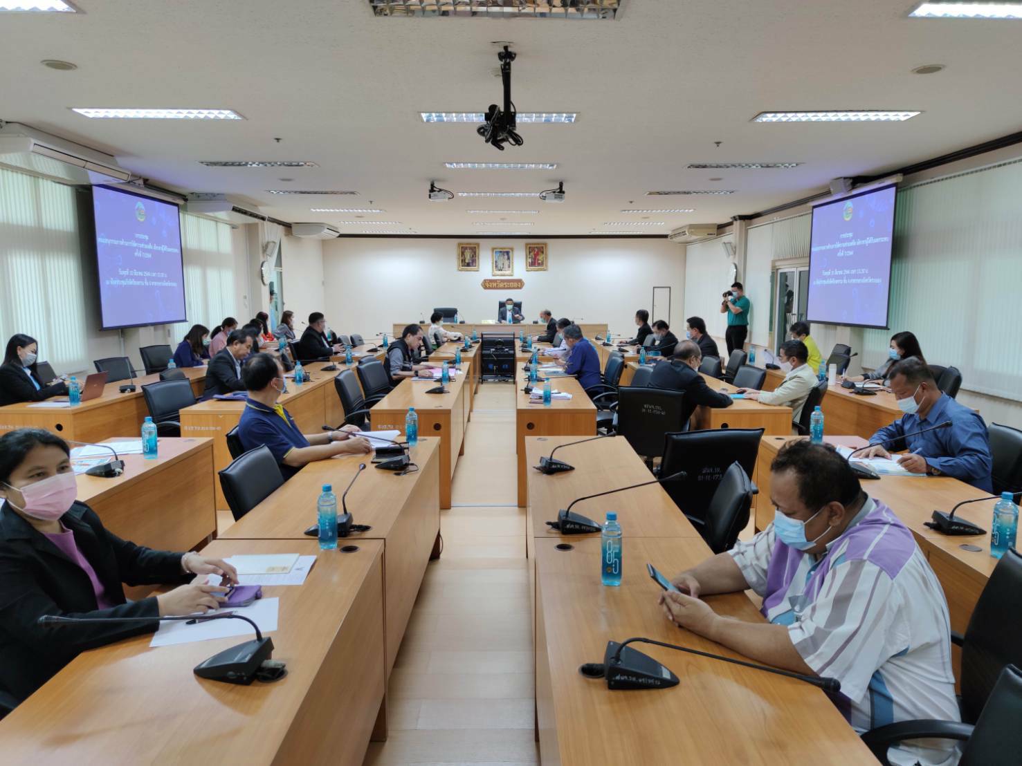 “พช.ระยอง” ร่วมประชุมคณะอนุกรรมการด้านการให้ความช่วยเหลือ เยียวยาผู้ได้รับผลกระทบจากสถานการณ์การแพร่ระบาดของโรคติดเชื้อไวรัสโคโรนา 2019  ครั้งที่ 7/2564 และคณะทำงานขับเคลื่อน “ระยองช่วยระยอง”