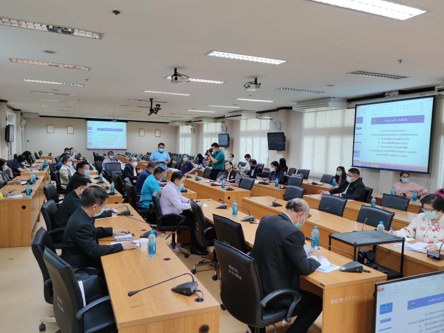 “พช.ระยอง” ร่วมประชุมคณะอนุกรรมการด้านการให้ความช่วยเหลือ เยียวยาผู้ได้รับผลกระทบจากสถานการณ์การแพร่ระบาดของโรคติดเชื้อไวรัสโคโรนา 2019  ครั้งที่ 7/2564 และคณะทำงานขับเคลื่อน “ระยองช่วยระยอง”