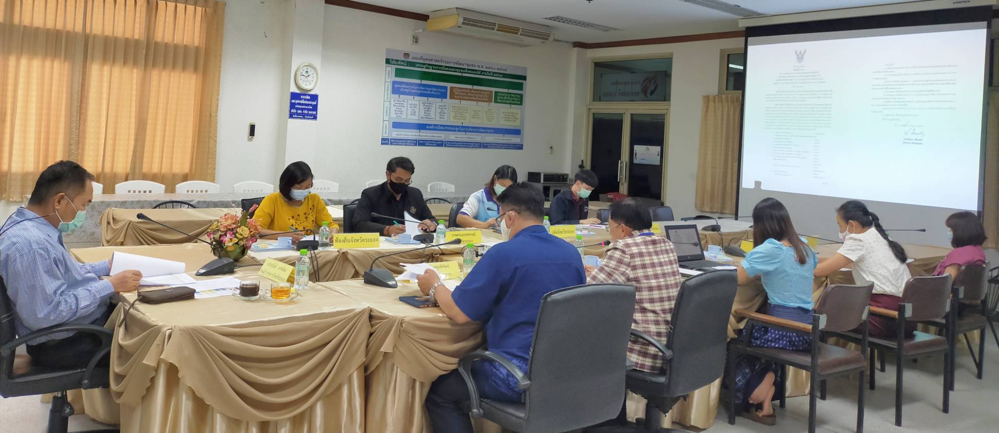 “พช.ระยอง” ประชุมคณะกรรมการคัดเลือกบุคคลต้นแบบและเชิดชูเกียรติ การขับเคลื่อนการน้อมนำแนวพระราชดำริของสมเด็จพระกนิษฐาธิราชเจ้า กรมสมเด็จพระเทพรัตนราชสุดาฯ สยามบรมราชกุมารี สร้างความมั่นคงทางอาหาร สู่ปฏิบัติการ 90 วัน ปลูกผักสวนครัวเพื่อสร้างความมั่นคงทางอาหาร รอบ 2 จังหวัดระยอง