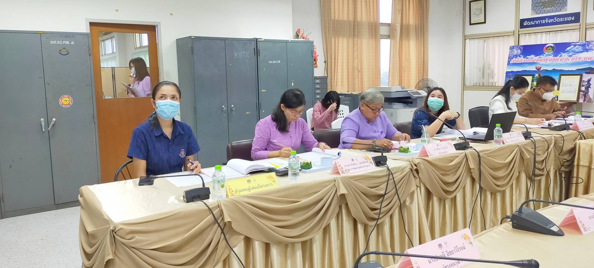 “พช.ระยอง” ประชุมคณะอนุกรรมการบริหารกองทุนพัฒนาบทบาทสตรีระดับจังหวัด ครั้งที่ 6 ประจำปีงบประมาณ พ.ศ. 2564 ?