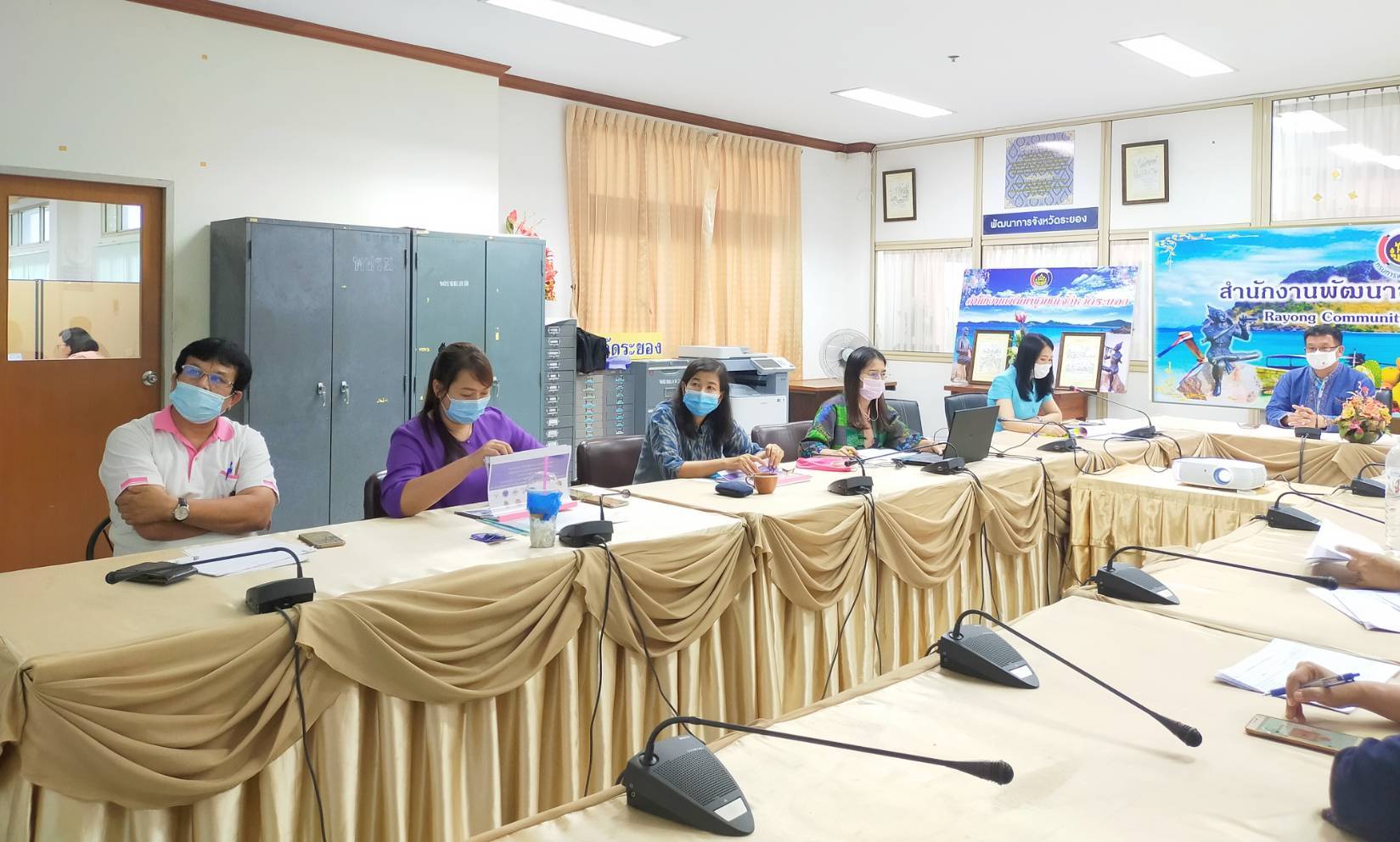 “พช.ระยอง ประชุมคณะทำงานคัดเลือกบุคคลต้นแบบและเชิดชูเกียรติ การขับเคลื่อนการน้อมนำแนวพระราชดำริของสมเด็จพระกนิษฐาธิราชเจ้า กรมสมเด็จพระเทพรัตนราชสุดาฯ สยามบรมราชกุมารี สร้างความมั่นคงทางอาหาร สู่ปฏิบัติการ 90 วัน ปลูกผักสวนครัวเพื่อสร้างความมั่นคงทางอาหาร รอบ 2 จังหวัดระยอง”