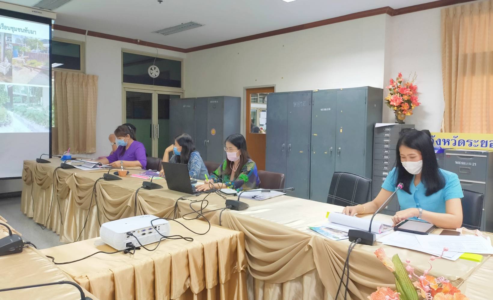 “พช.ระยอง ประชุมคณะทำงานคัดเลือกบุคคลต้นแบบและเชิดชูเกียรติ การขับเคลื่อนการน้อมนำแนวพระราชดำริของสมเด็จพระกนิษฐาธิราชเจ้า กรมสมเด็จพระเทพรัตนราชสุดาฯ สยามบรมราชกุมารี สร้างความมั่นคงทางอาหาร สู่ปฏิบัติการ 90 วัน ปลูกผักสวนครัวเพื่อสร้างความมั่นคงทางอาหาร รอบ 2 จังหวัดระยอง”