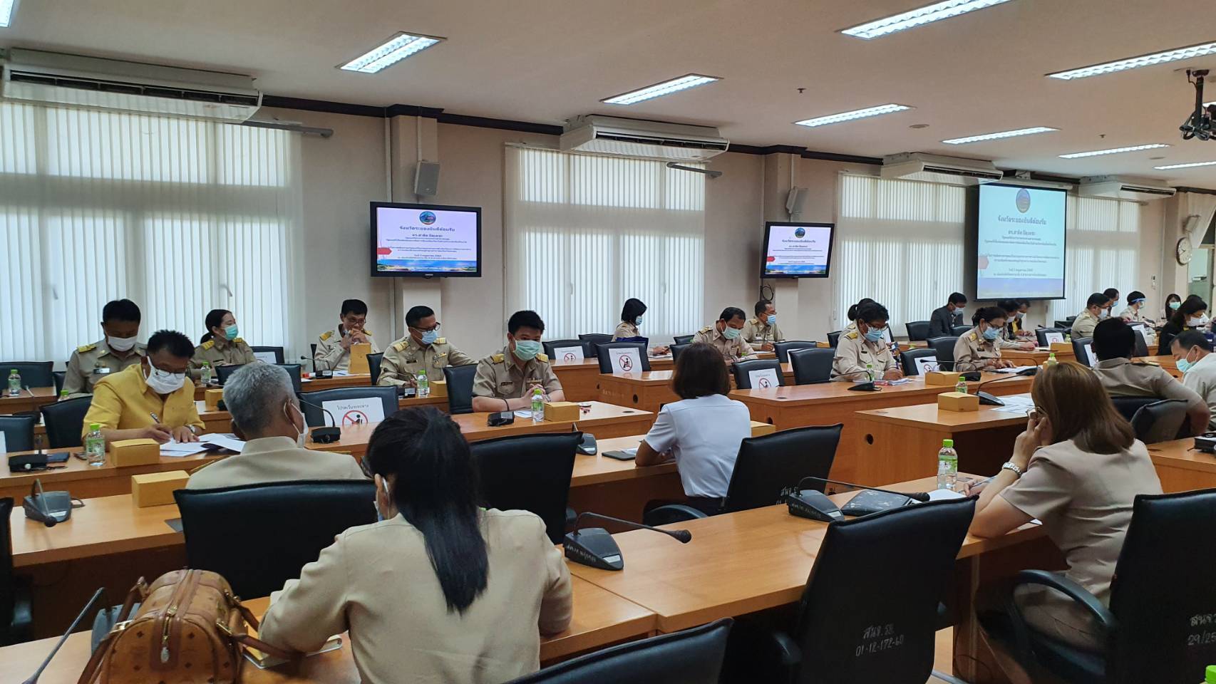 “พช.ระยอง” ร่วมประชุมคณะกรรมการขับเคลื่อนไทยไปด้วยกันจังหวัดระยอง ครั้งที่ 2/2564