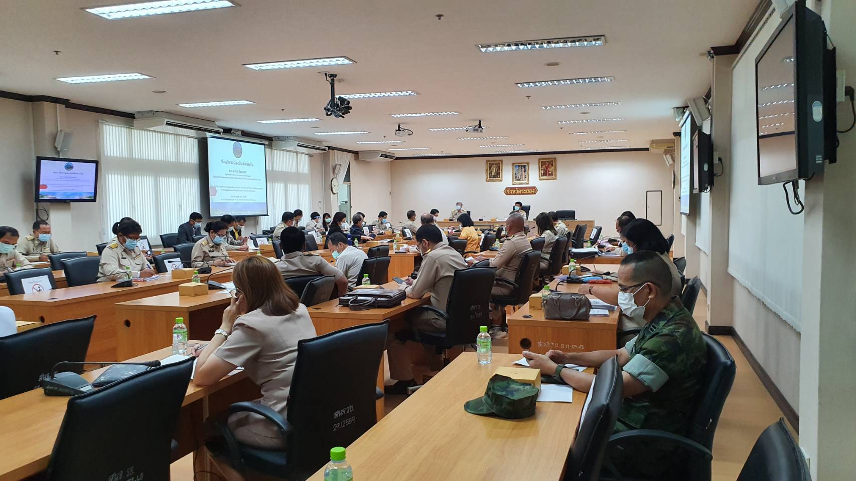 “พช.ระยอง” ร่วมประชุมคณะกรรมการขับเคลื่อนไทยไปด้วยกันจังหวัดระยอง ครั้งที่ 2/2564