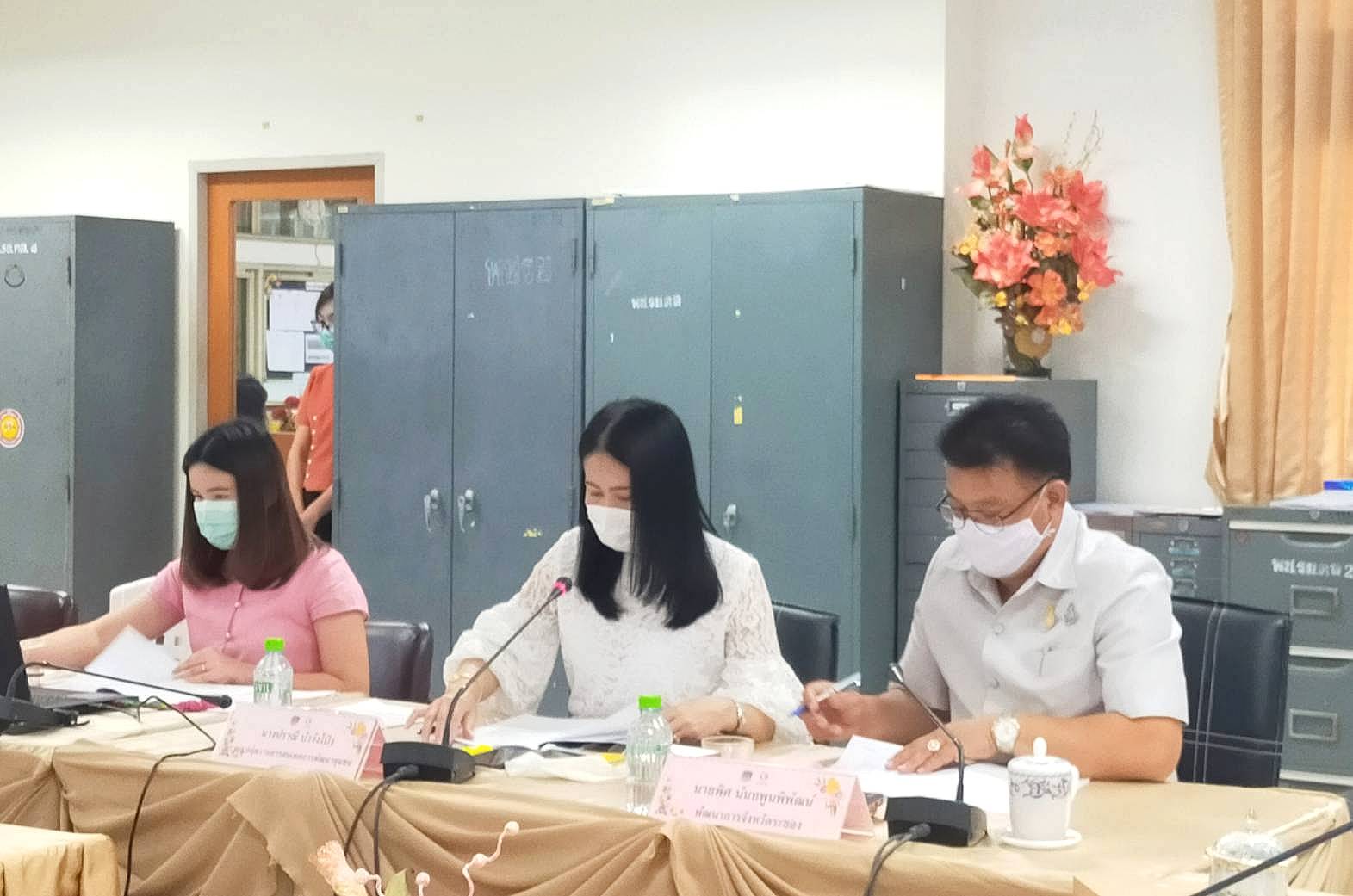 “พช.ระยอง”  ประชุมคณะอนุกรรมการบริหารกองทุนพัฒนาบทบาทสตรีระดับจังหวัด ครั้งที่ 7  ประจำปีงบประมาณ พ.ศ. 2564