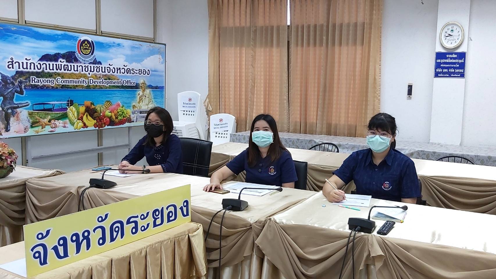 “พช .ระยอง”  ร่วมประชุมติดตามการดำเนินงานและการใช้จ่ายงบประมาณกองทุนพัฒนาบทบาทสตรี ประจำปีงบประมาณ พ.ศ. 2564  ผ่านระบบวีดิทัศน์ทางไกล (Video Conference) ครั้งที่ 5/2564