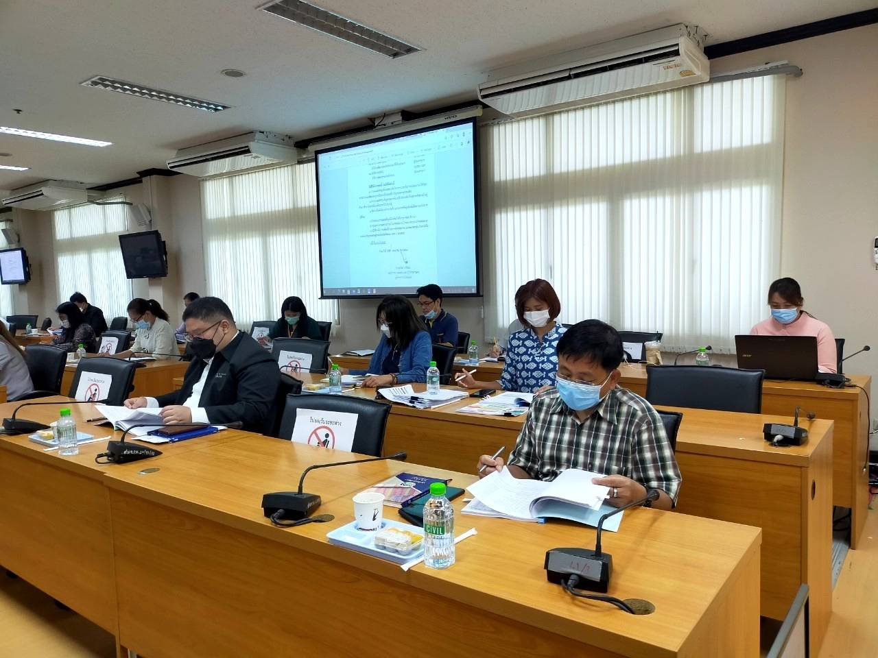 “พช.ระยอง” ประชุมคณะอนุกรรมการสนับสนุนการขจัดความยากจนและพัฒนาคนทุกช่วงวัยอย่างยั่งยืน ตามหลักปรัชญาของเศรษฐกิจพอเพียงจังหวัดระยอง ครั้งที่ 1/2564