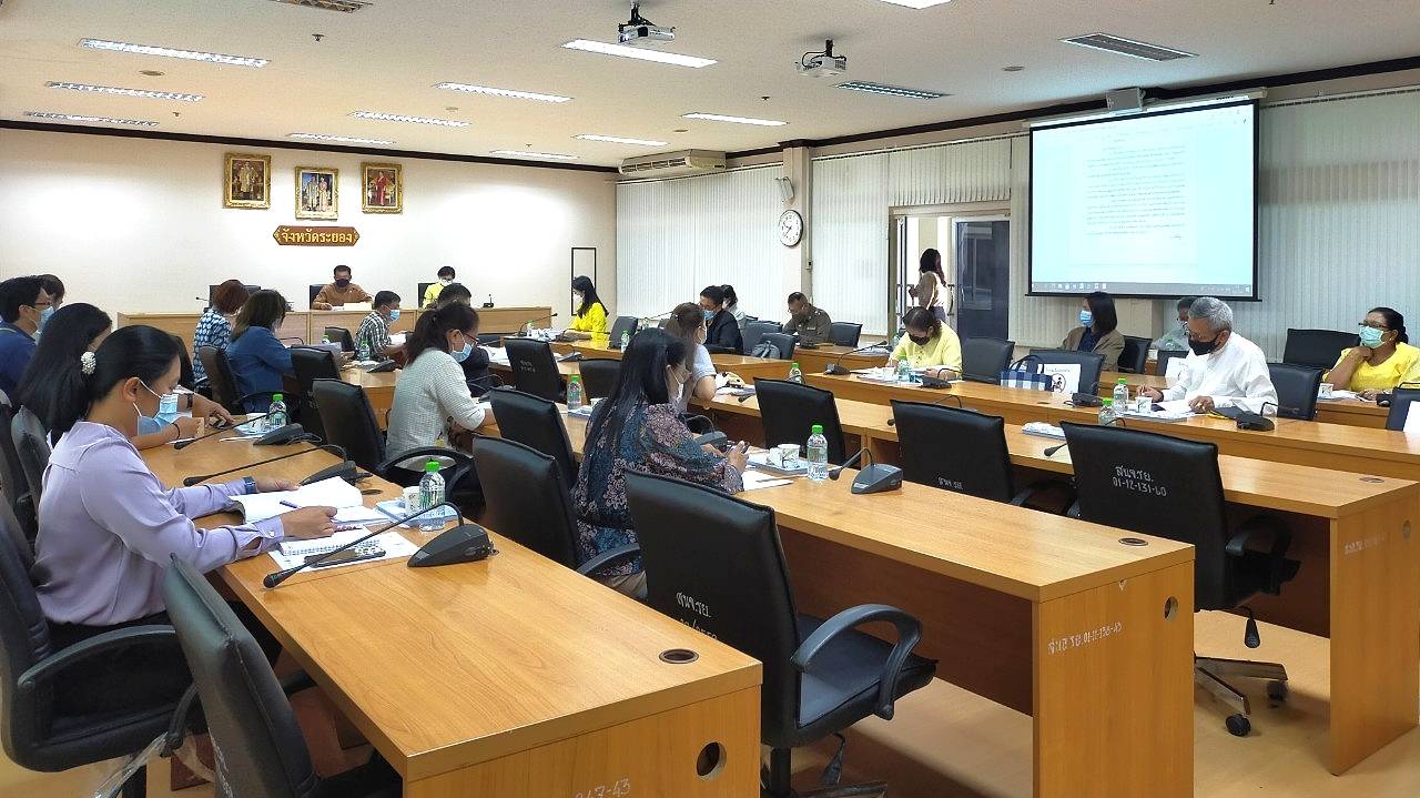 “พช.ระยอง” ประชุมคณะอนุกรรมการสนับสนุนการขจัดความยากจนและพัฒนาคนทุกช่วงวัยอย่างยั่งยืน ตามหลักปรัชญาของเศรษฐกิจพอเพียงจังหวัดระยอง ครั้งที่ 1/2564