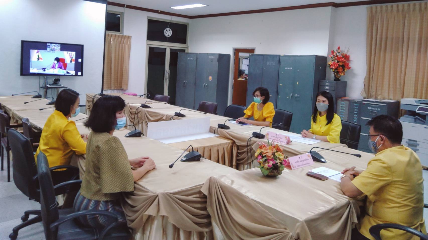 “พช.ระยอง”  ร่วมประชุมติดตามการดำเนินงานและการใช้จ่ายงบประมาณกองทุนพัฒนาบทบาทสตรี ประจำปีงบประมาณ พ.ศ. 2564  ผ่านระบบวีดิทัศน์ทางไกล (Video Conference) ครั้งที่ 6/2564