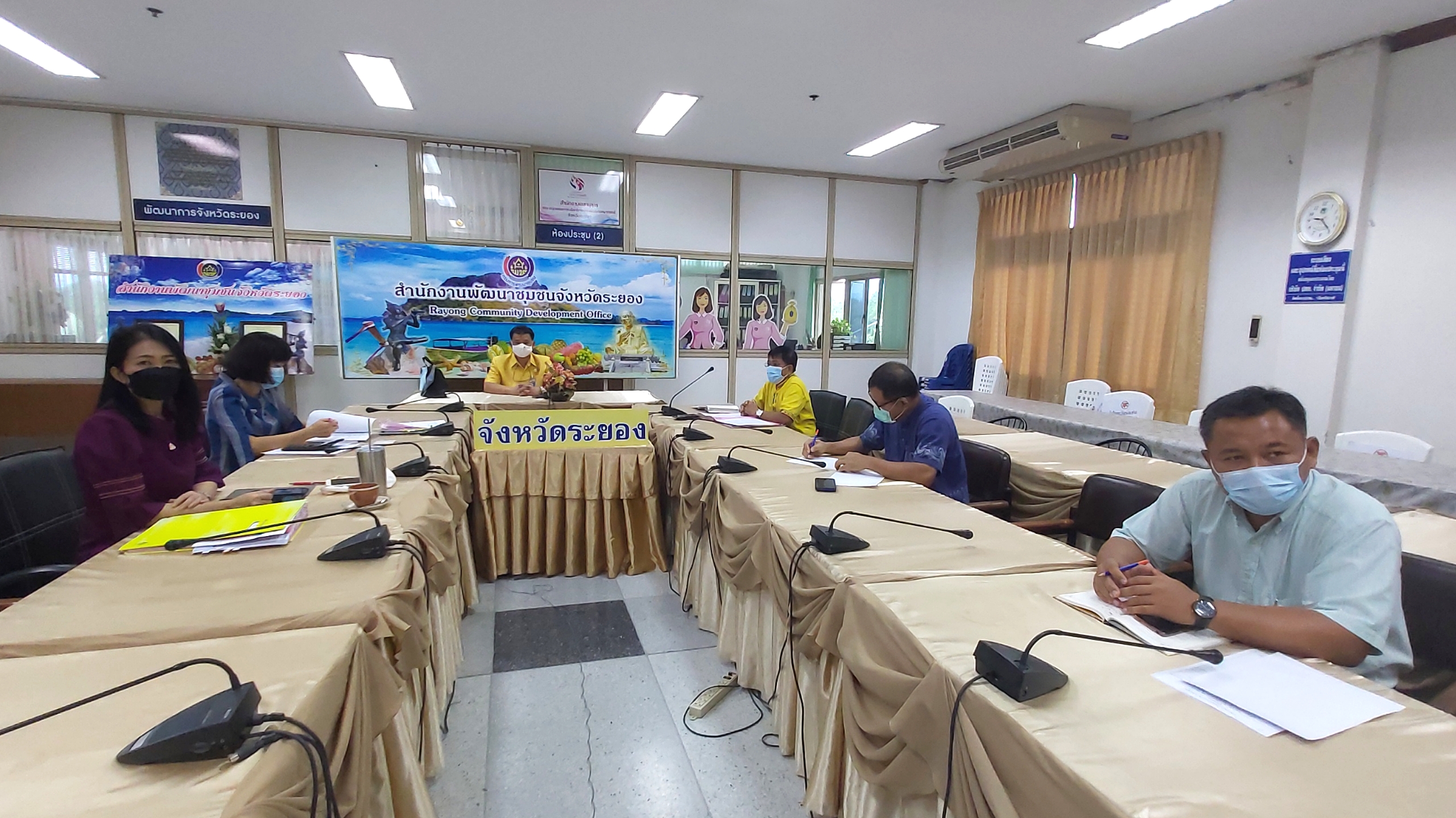 “พช.ระยอง”  ร่วมรับฟังการประชุมสร้างความเข้าใจคู่มือการปฏิบัติงานกระบวนงาน การจัดซื้อ/จัดจ้าง โครงการพัฒนาพื้นที่ต้นแบบการพัฒนาคุณภาพชีวิตตามหลักทฤษฎีใหม่ ประยุกต์สู่ “โคก หนอง นา โมเดล” ผ่านระบบวิดีทัศน์ทางไกล (Video Conference)