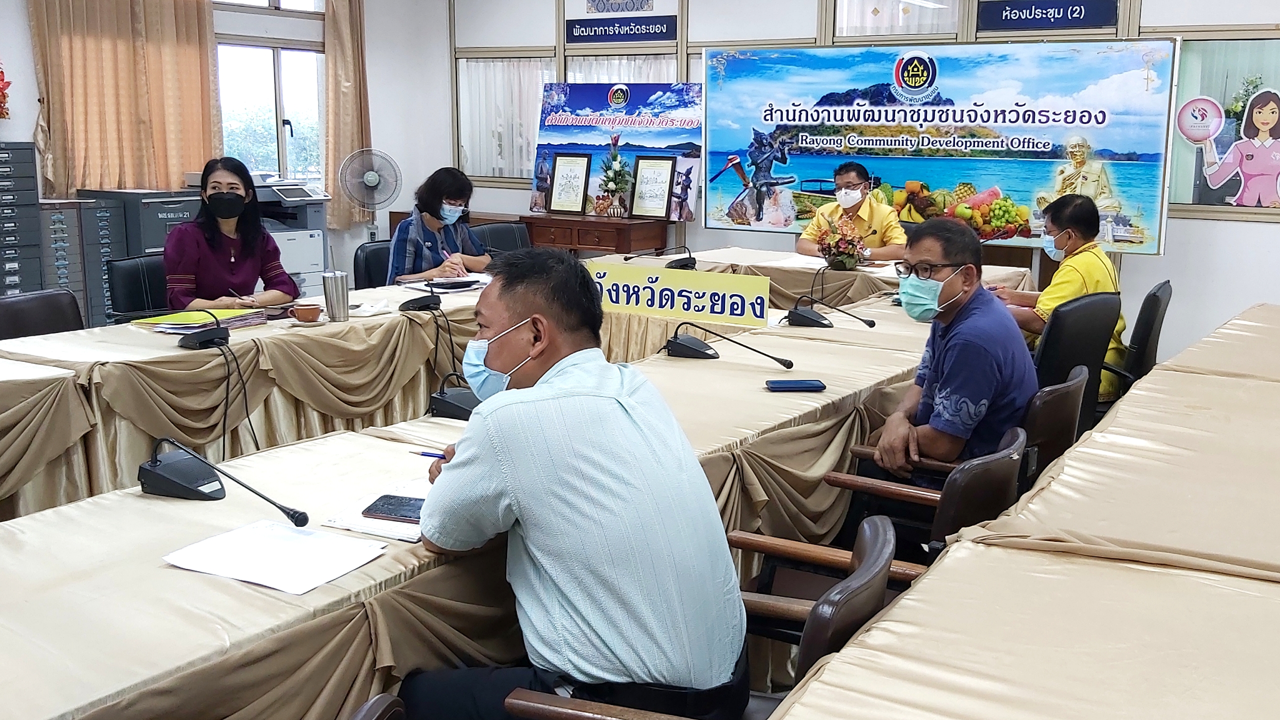 “พช.ระยอง”  ร่วมรับฟังการประชุมสร้างความเข้าใจคู่มือการปฏิบัติงานกระบวนงาน การจัดซื้อ/จัดจ้าง โครงการพัฒนาพื้นที่ต้นแบบการพัฒนาคุณภาพชีวิตตามหลักทฤษฎีใหม่ ประยุกต์สู่ “โคก หนอง นา โมเดล” ผ่านระบบวิดีทัศน์ทางไกล (Video Conference)