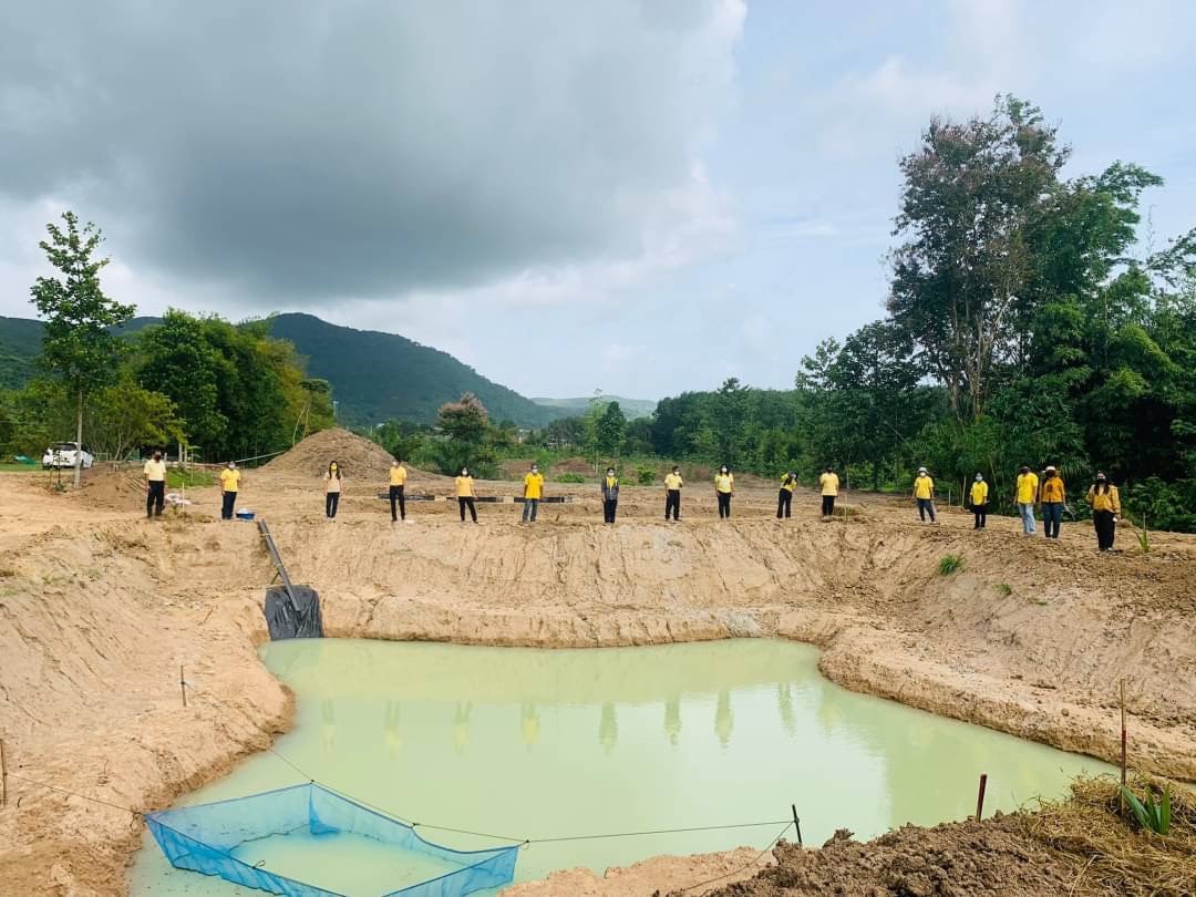 “พช.ระยอง” ขับเคลื่อนกิจกรรม จิตอาสาพัฒนาชุมชน เอามื้อสามัคคี “โคก หนอง นา”