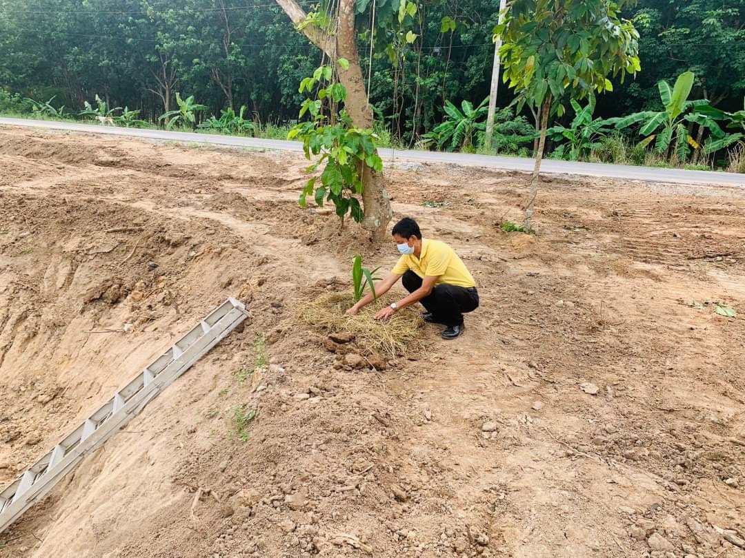 “พช.ระยอง” ขับเคลื่อนกิจกรรม จิตอาสาพัฒนาชุมชน เอามื้อสามัคคี “โคก หนอง นา”