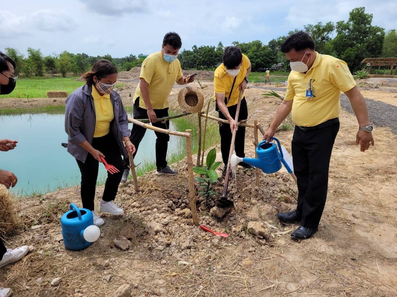 “พช.ระยอง” ร่วมขับเคลื่อนกิจกรรม “จิตอาสาพัฒนาชุมชนเอามื้อสามัคคี” เฉลิมพระเกียรติเนื่องในโอกาสมหามงคลเฉลิมพระชนมพรรษา พระบาทสมเด็จพระปรเมนทรรามาธิบดี ศรีสินทรมหาวชิราลงกรณ พระวชิรเกล้าเจ้าอยู่หัว
