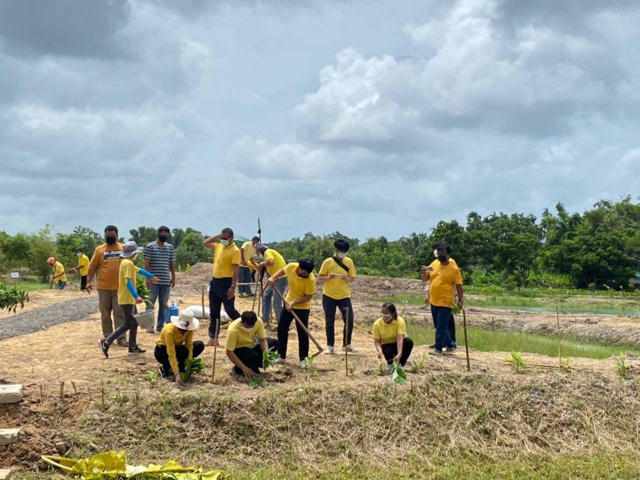 “พช.ระยอง” ร่วมขับเคลื่อนกิจกรรม “จิตอาสาพัฒนาชุมชนเอามื้อสามัคคี” เฉลิมพระเกียรติเนื่องในโอกาสมหามงคลเฉลิมพระชนมพรรษา พระบาทสมเด็จพระปรเมนทรรามาธิบดี ศรีสินทรมหาวชิราลงกรณ พระวชิรเกล้าเจ้าอยู่หัว