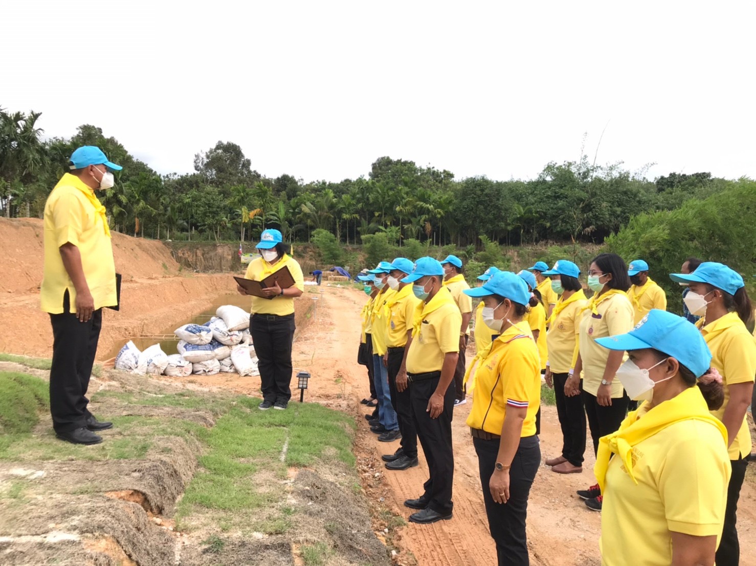 พช.บ้านค่าย จัดกิจกรรมจิตอาสาเอามื้อสามัคคี “โคก หนอง นา”