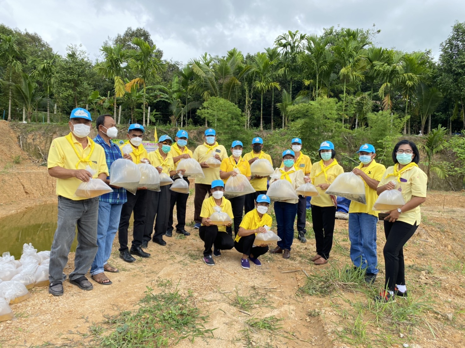 พช.บ้านค่าย จัดกิจกรรมจิตอาสาเอามื้อสามัคคี “โคก หนอง นา”